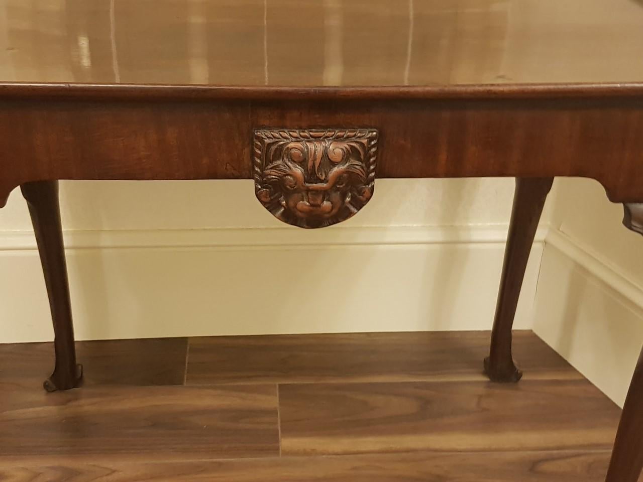 Hand-Carved Mid Georgian Irish Silver Table with Lions Masque, circa 1750 For Sale