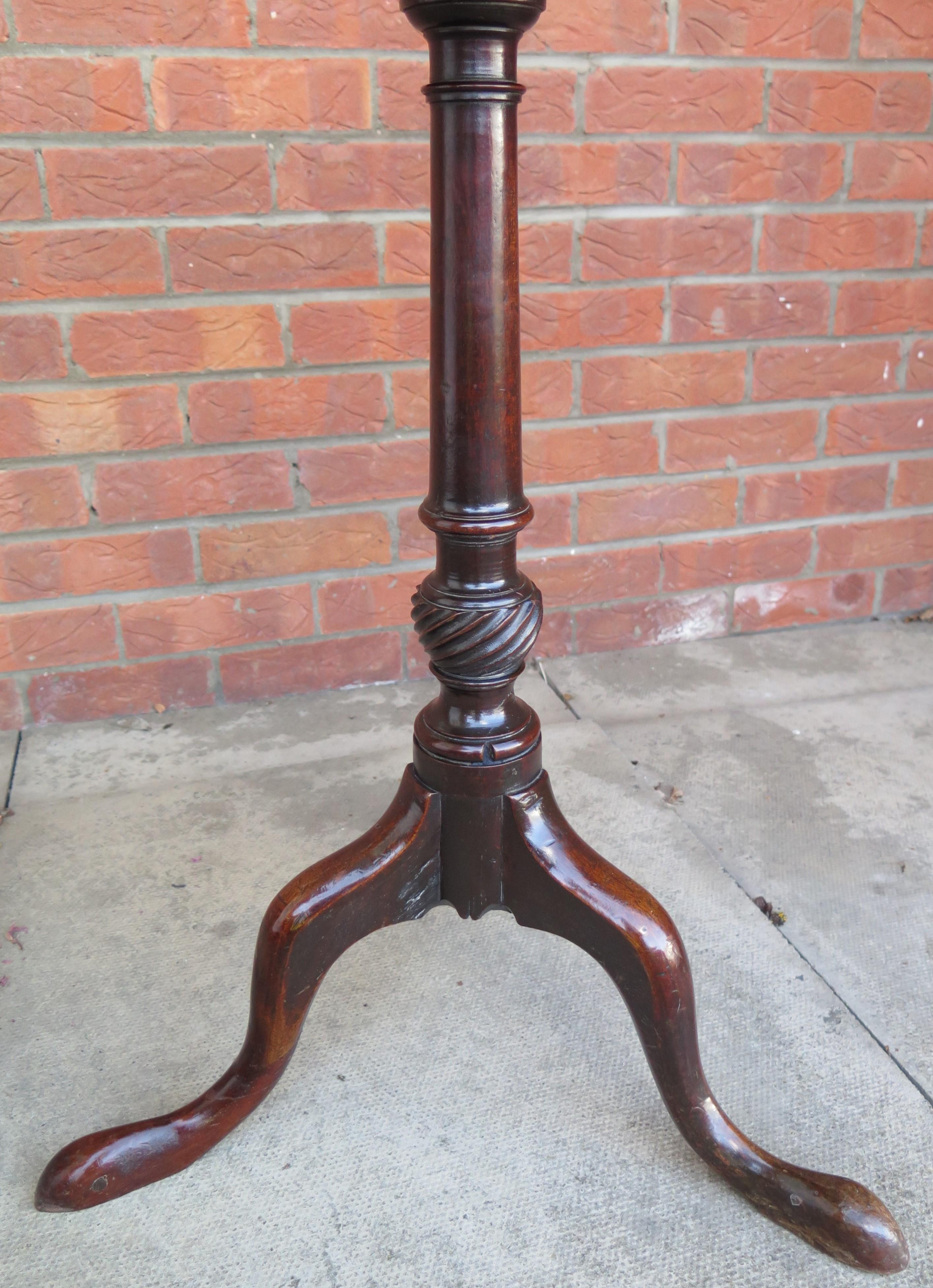 Mid Georgian Solid Walnut Tripod or Wine Table One Piece Tilt Top, circa 1760 For Sale 3