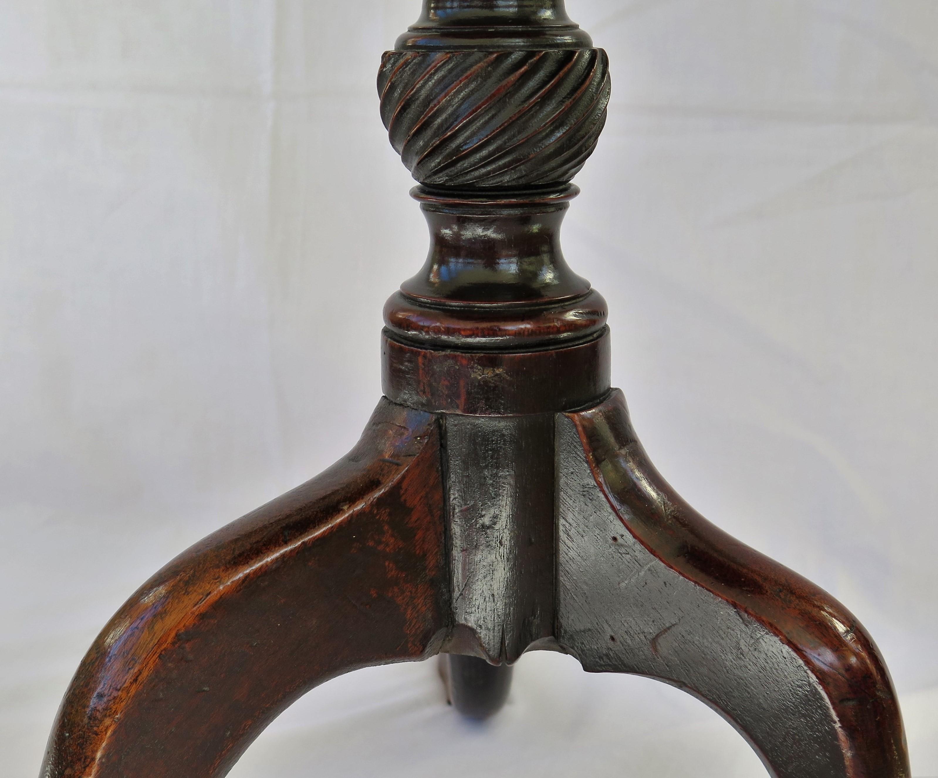 Mid Georgian Solid Walnut Tripod or Wine Table One Piece Tilt Top, circa 1760 For Sale 4