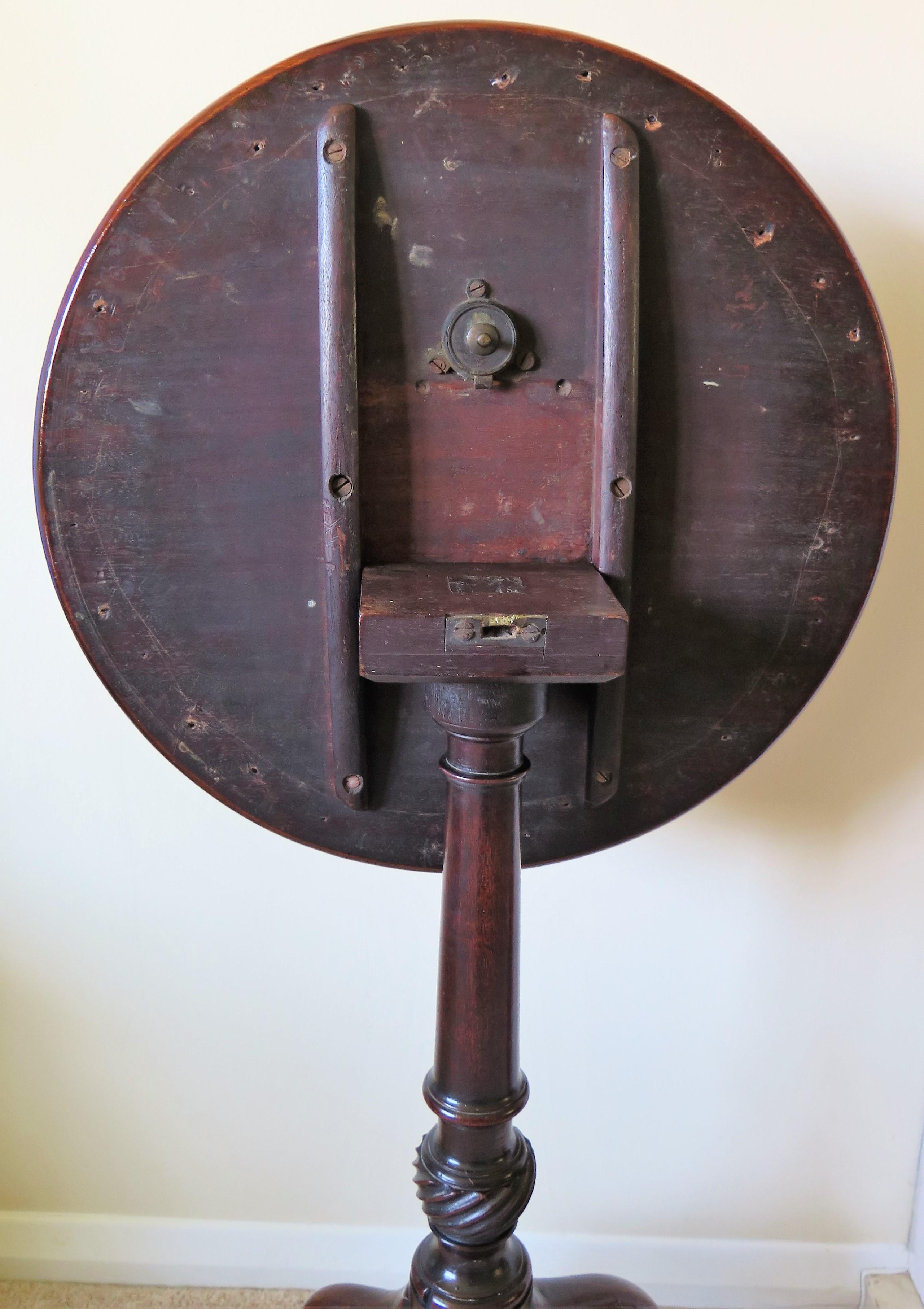 Mid Georgian Solid Walnut Tripod or Wine Table One Piece Tilt Top, circa 1760 For Sale 8