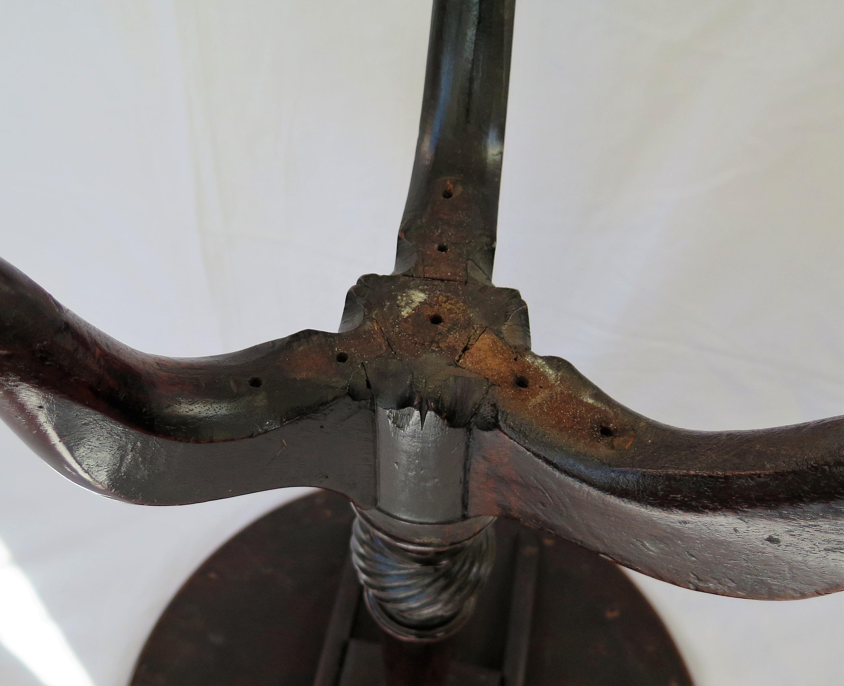 Mid Georgian Solid Walnut Tripod or Wine Table One Piece Tilt Top, circa 1760 For Sale 10