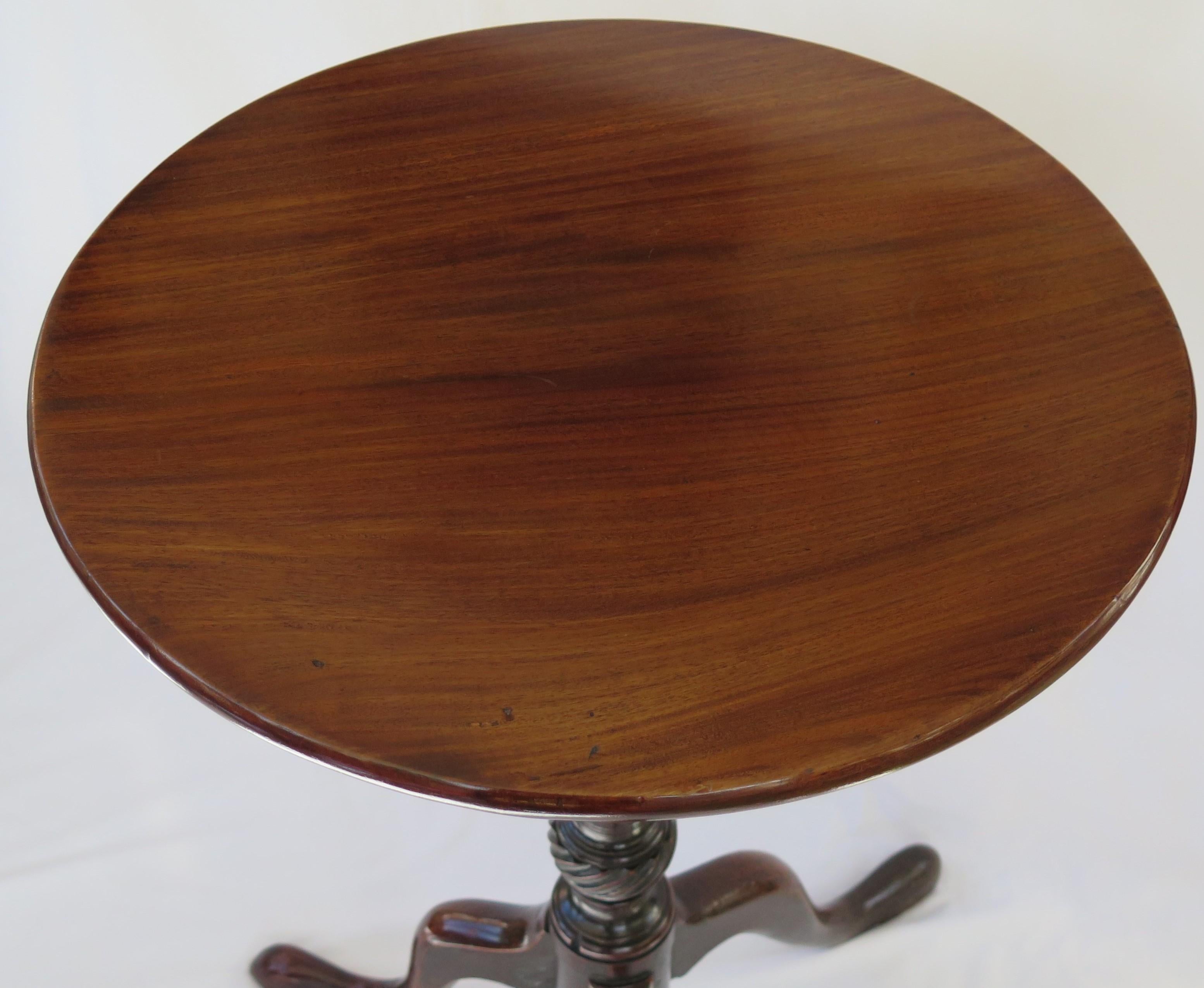Mid Georgian Solid Walnut Tripod or Wine Table One Piece Tilt Top, circa 1760 In Good Condition For Sale In Lincoln, Lincolnshire