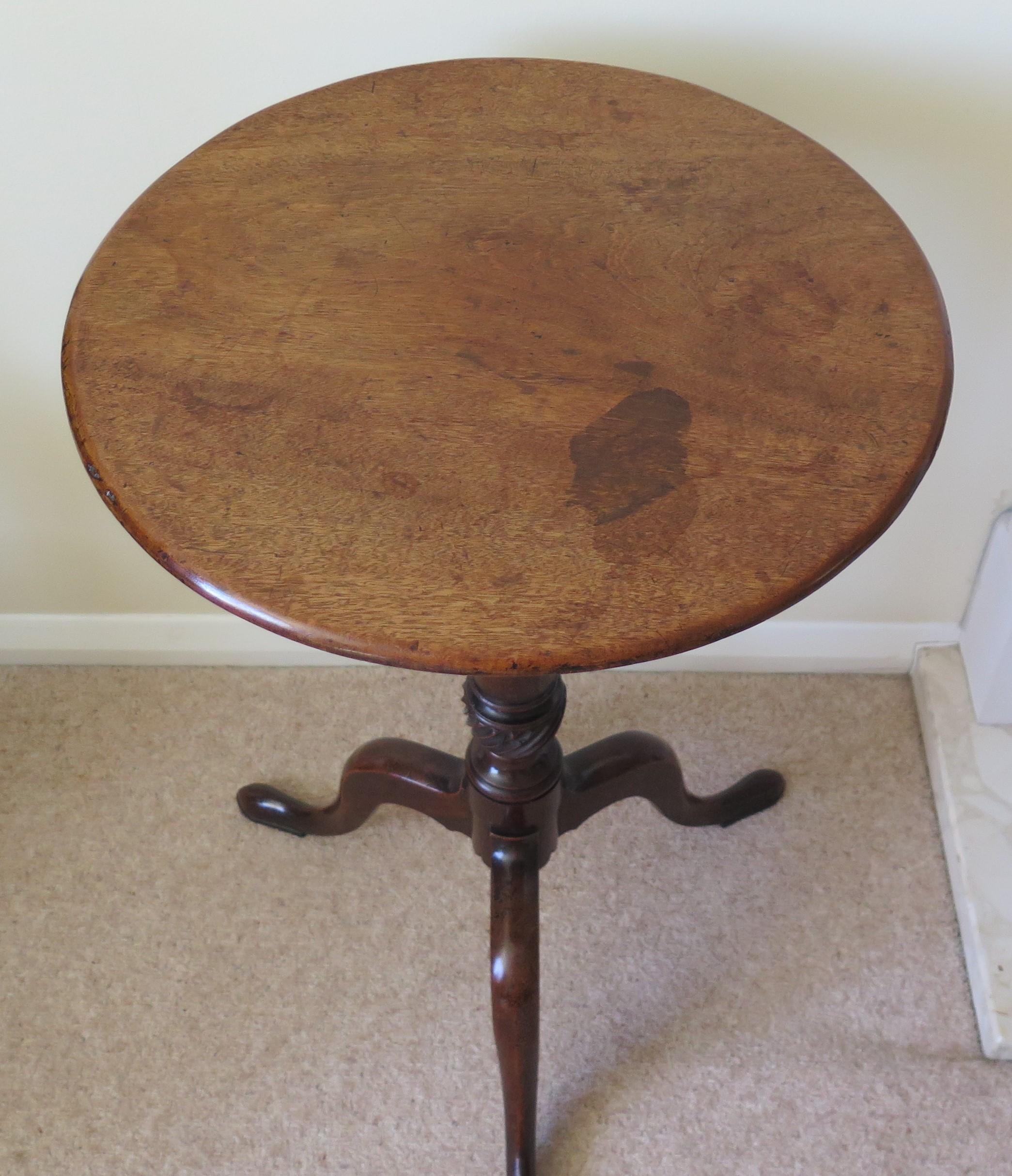 Mid Georgian Solid Walnut Wine or Tripod Table One Piece Tilt Top, circa 1760 For Sale 5