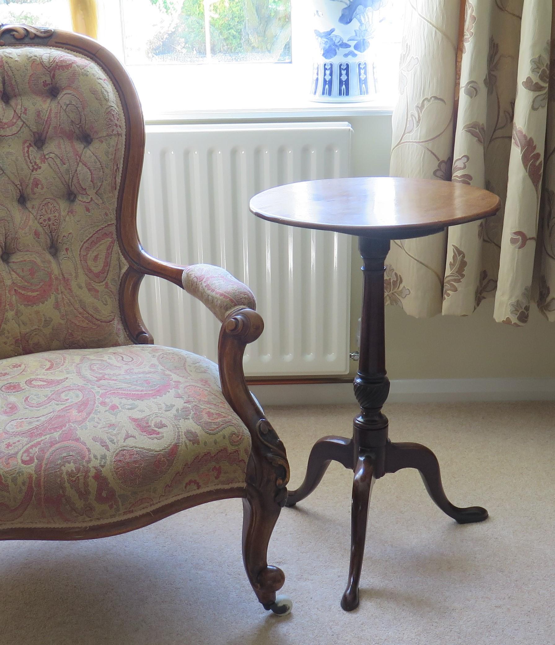 Mid Georgian Solid Walnut Wine or Tripod Table One Piece Tilt Top, circa 1760 For Sale 12