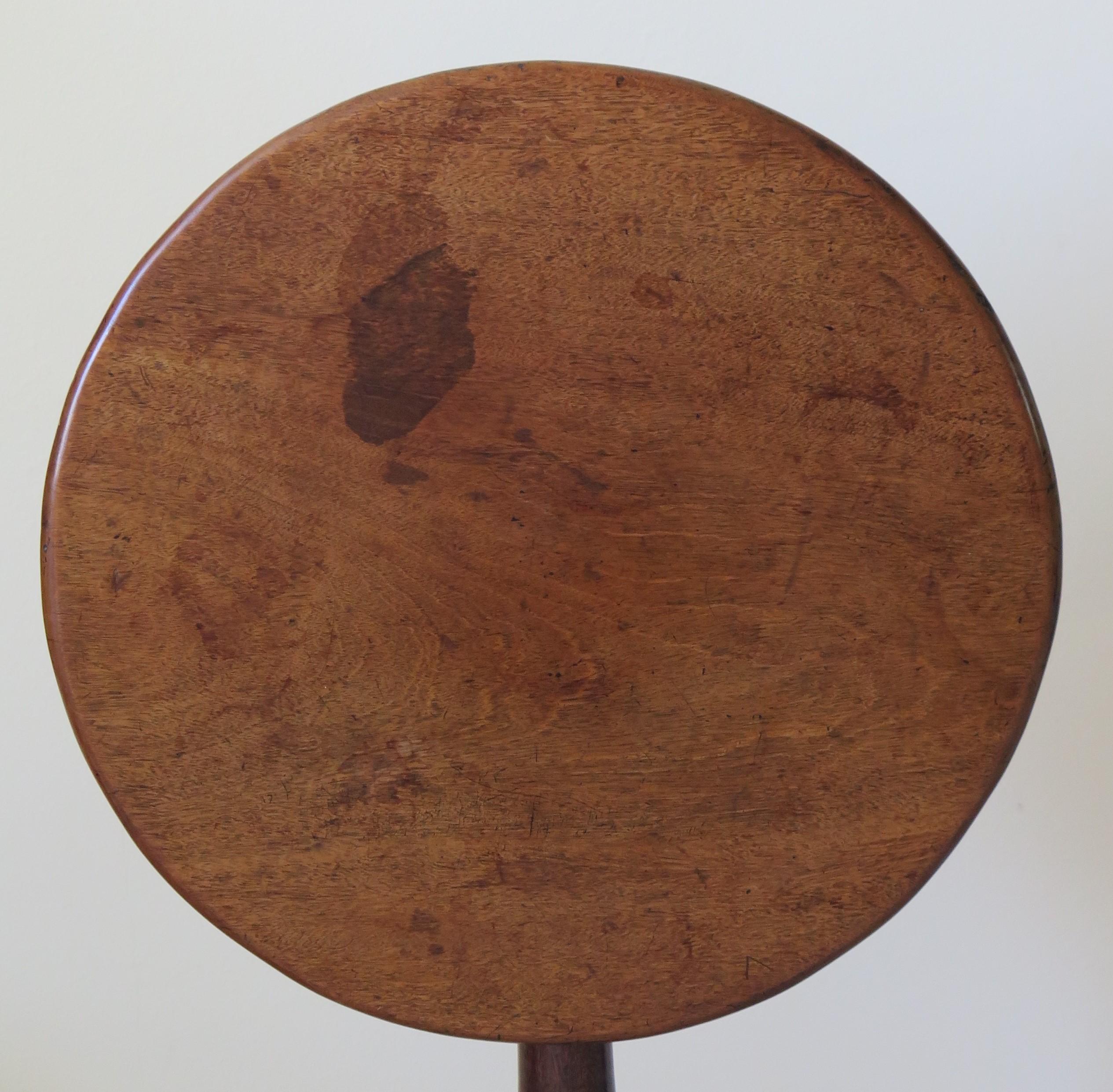 Mid Georgian Solid Walnut Wine or Tripod Table One Piece Tilt Top, circa 1760 For Sale 1