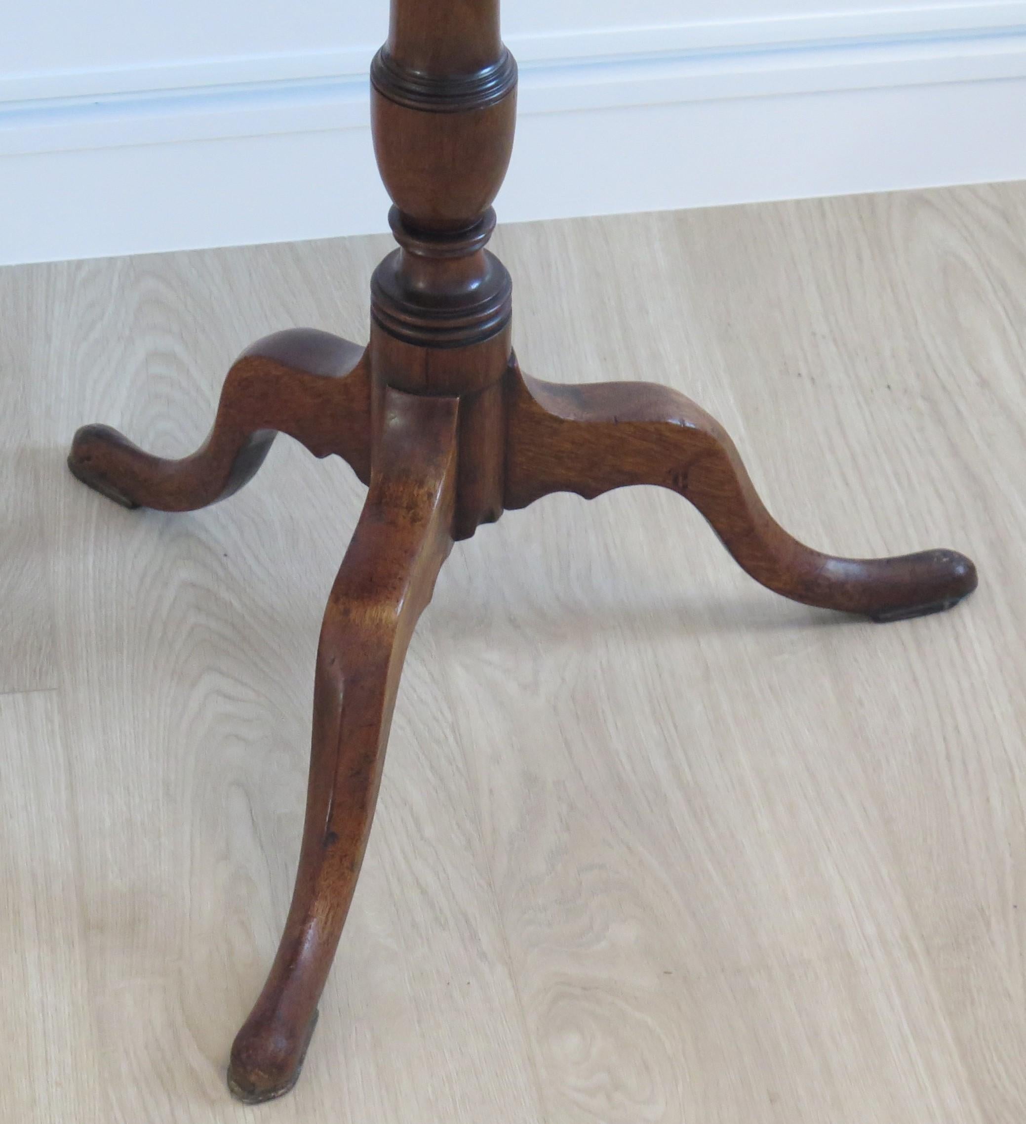 Hand-Crafted Mid-Georgian Solid Walnut Wine or Tripod Table Tilt Top Vase Stem, circa 1760 For Sale