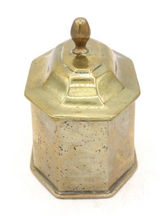 Scatola per tabacco inglese in ottone fuso della metà del XVIII secolo