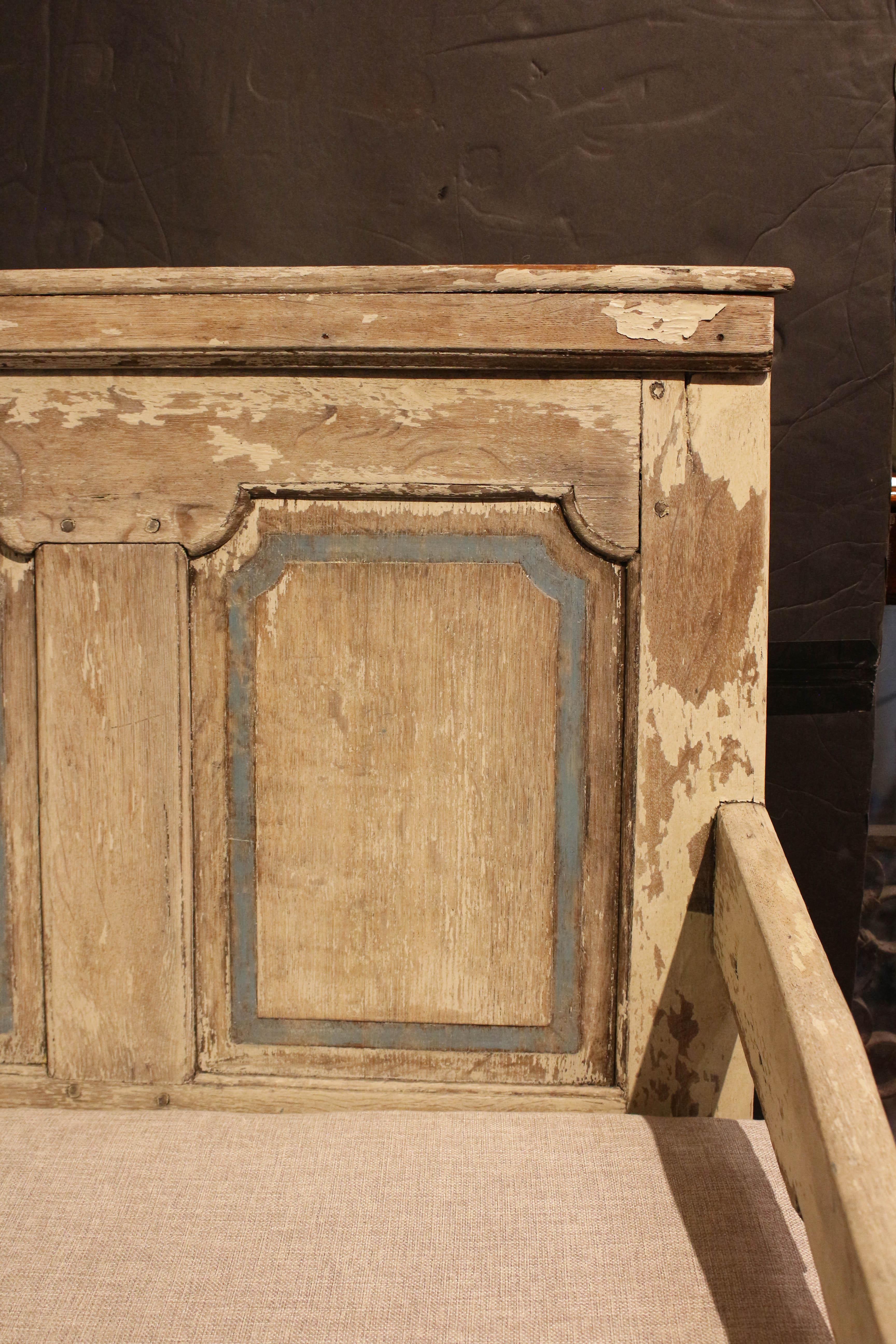 Neoclassical Mid-Late 18th Century English Painted Settle For Sale