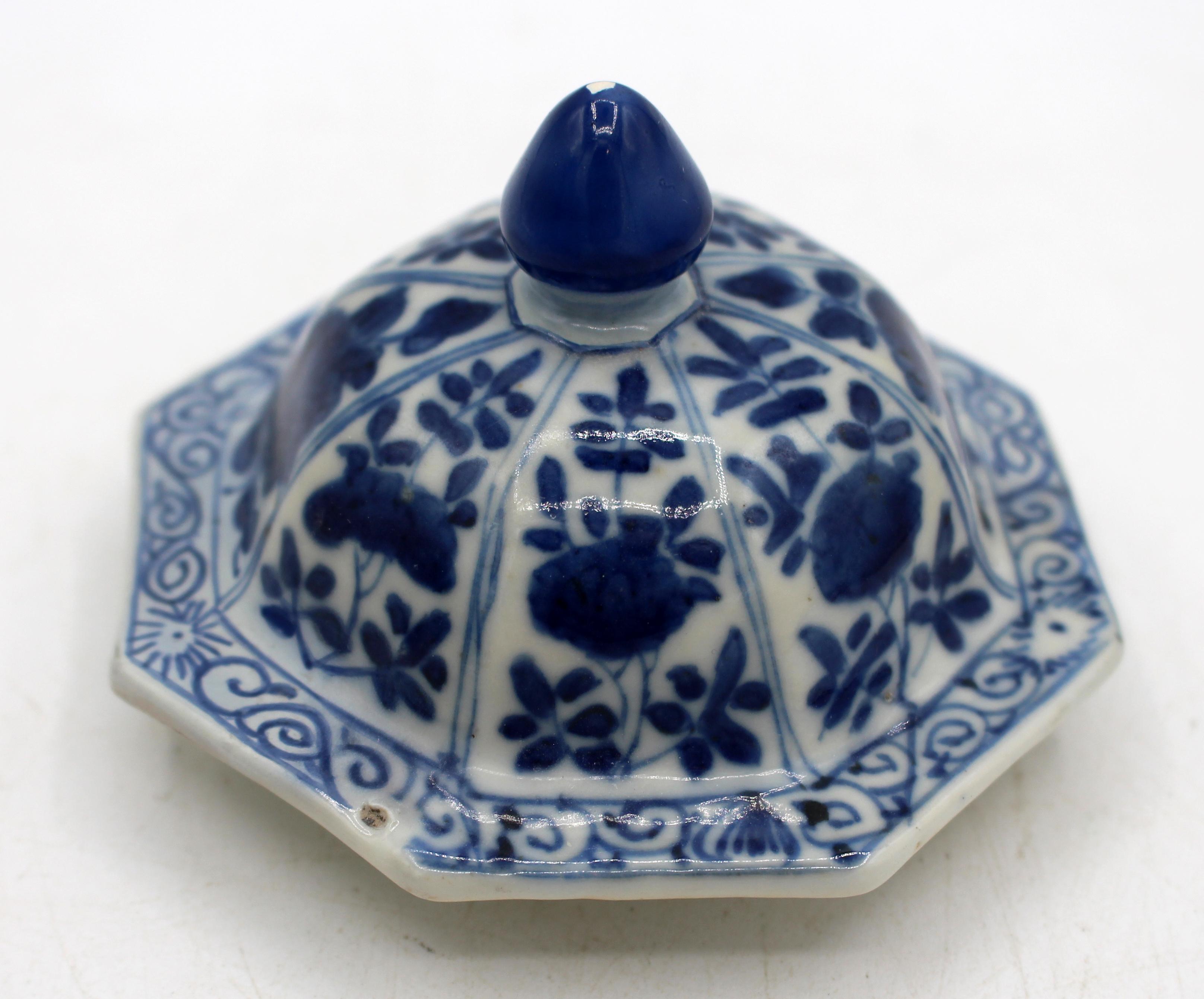Mid-Late 18th Century Pair of Chinese Export Covered Jars In Good Condition In Chapel Hill, NC