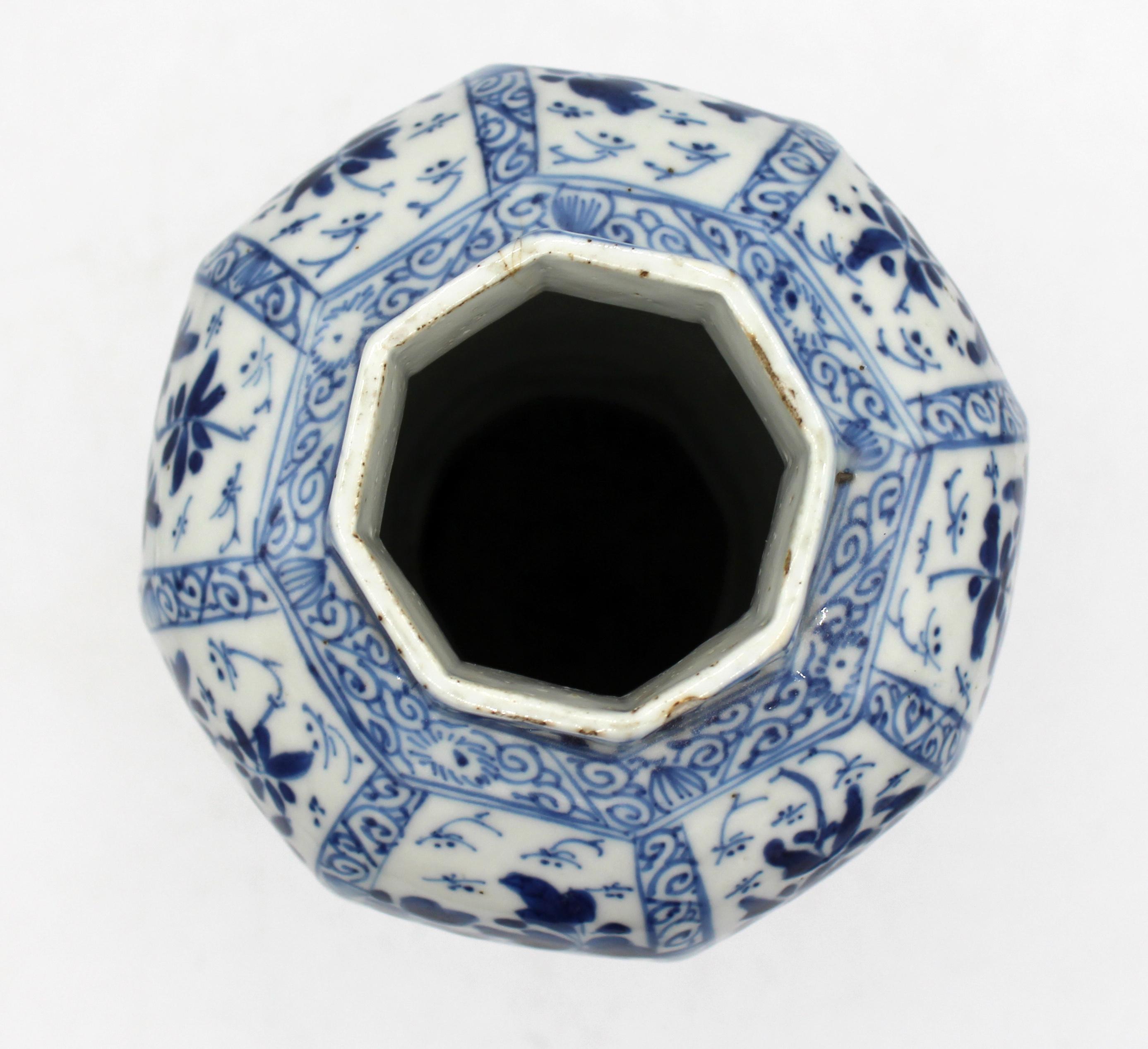 Ceramic Mid-Late 18th Century Pair of Chinese Export Covered Jars