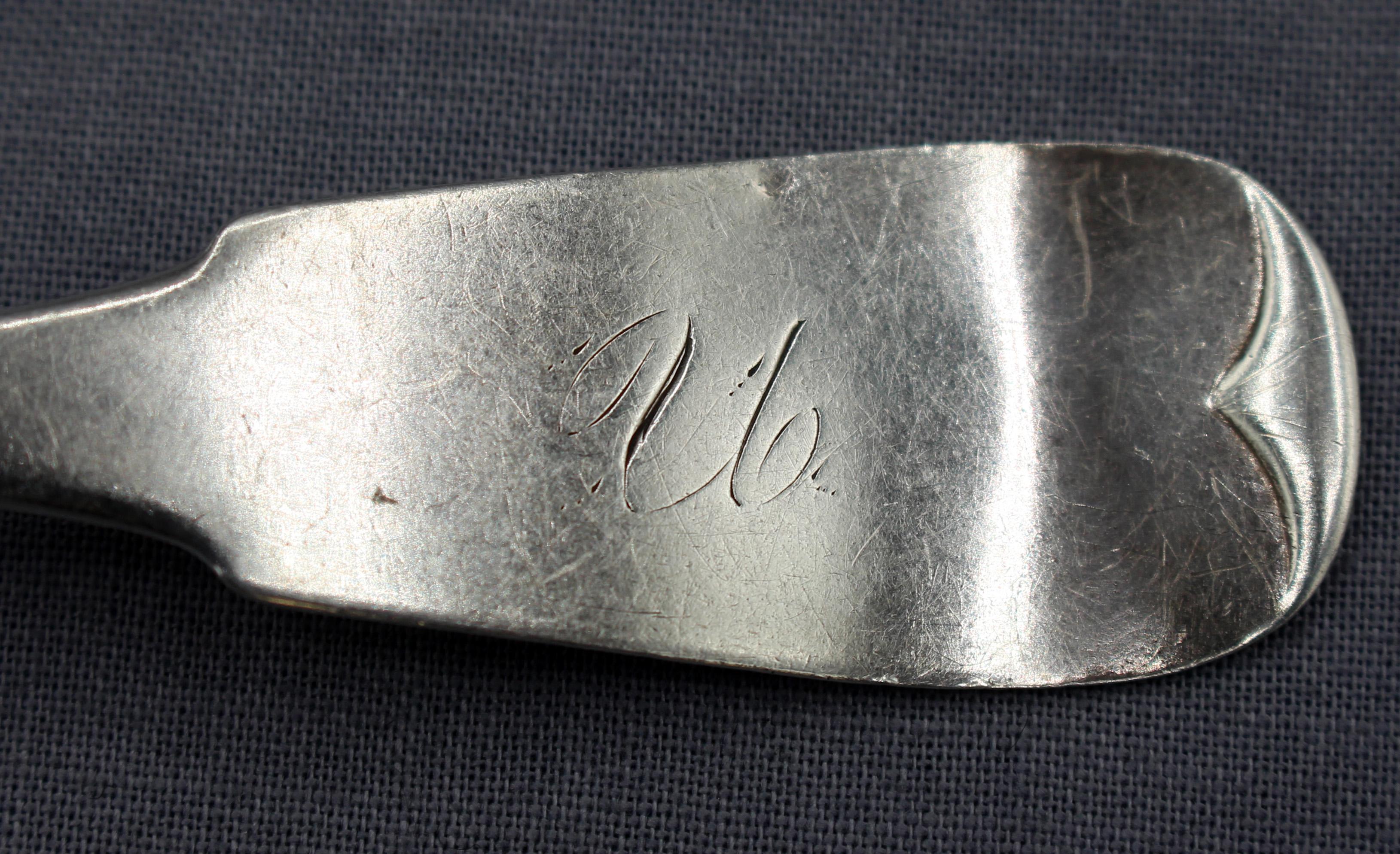 Argento Coppia di cucchiaini d'argento di J.T. della metà del XIX secolo. Giovane in vendita