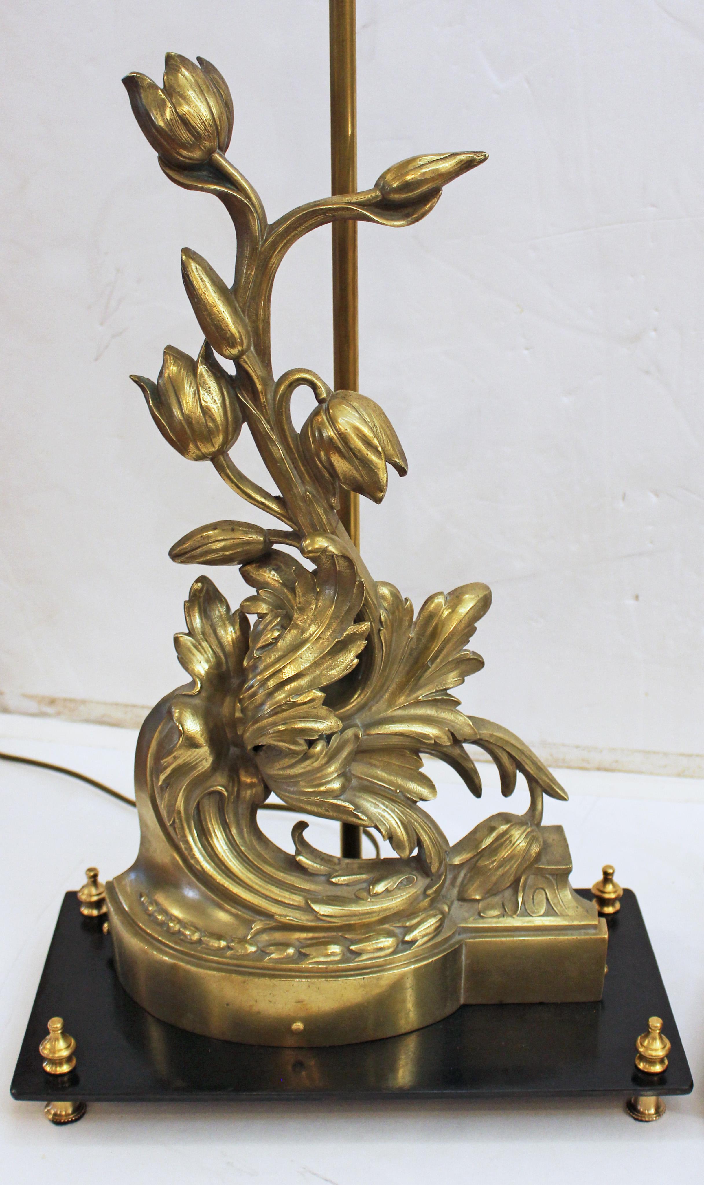 Pareja de Chenets Franceses de Bronce Montados como Lámparas de Mediados del Siglo XIX Renacimiento rococó en venta