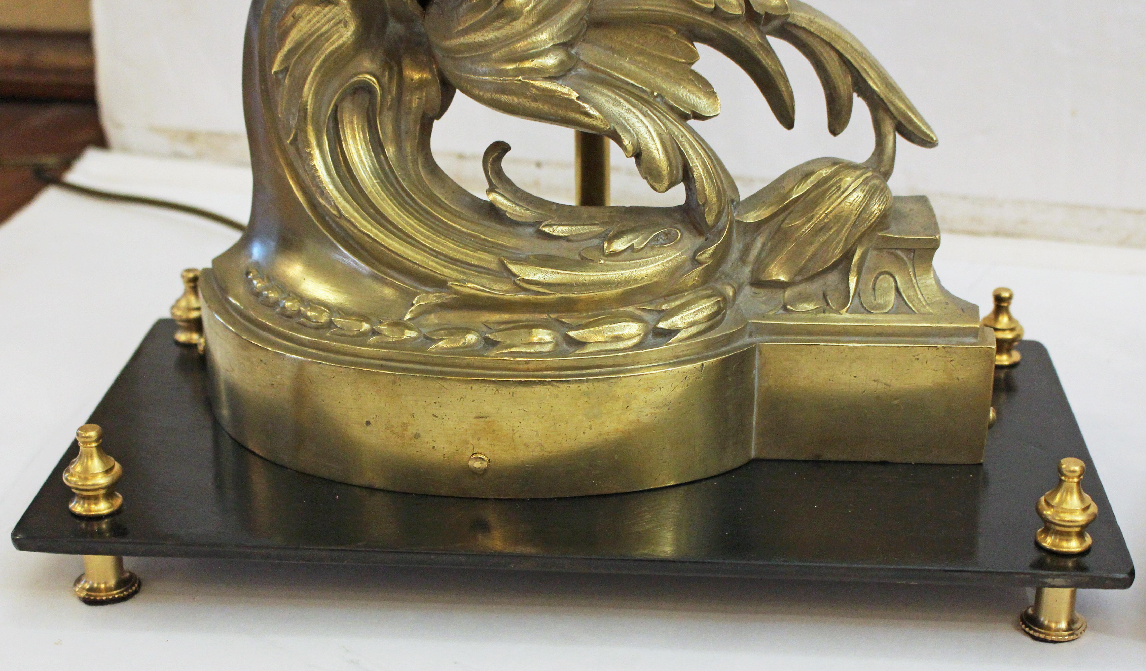 Pareja de Chenets Franceses de Bronce Montados como Lámparas de Mediados del Siglo XIX Vaciado en venta