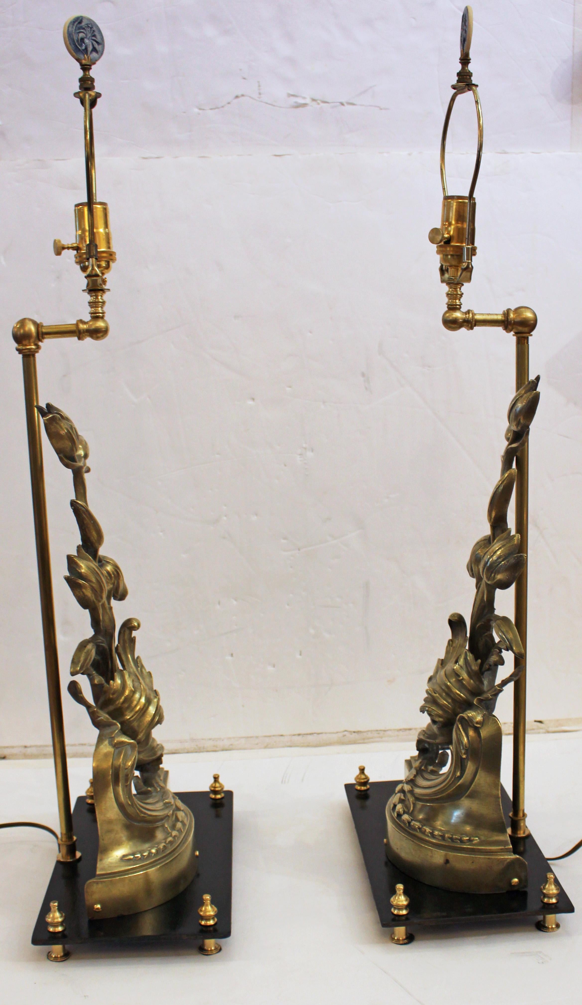 Pareja de Chenets Franceses de Bronce Montados como Lámparas de Mediados del Siglo XIX Latón en venta