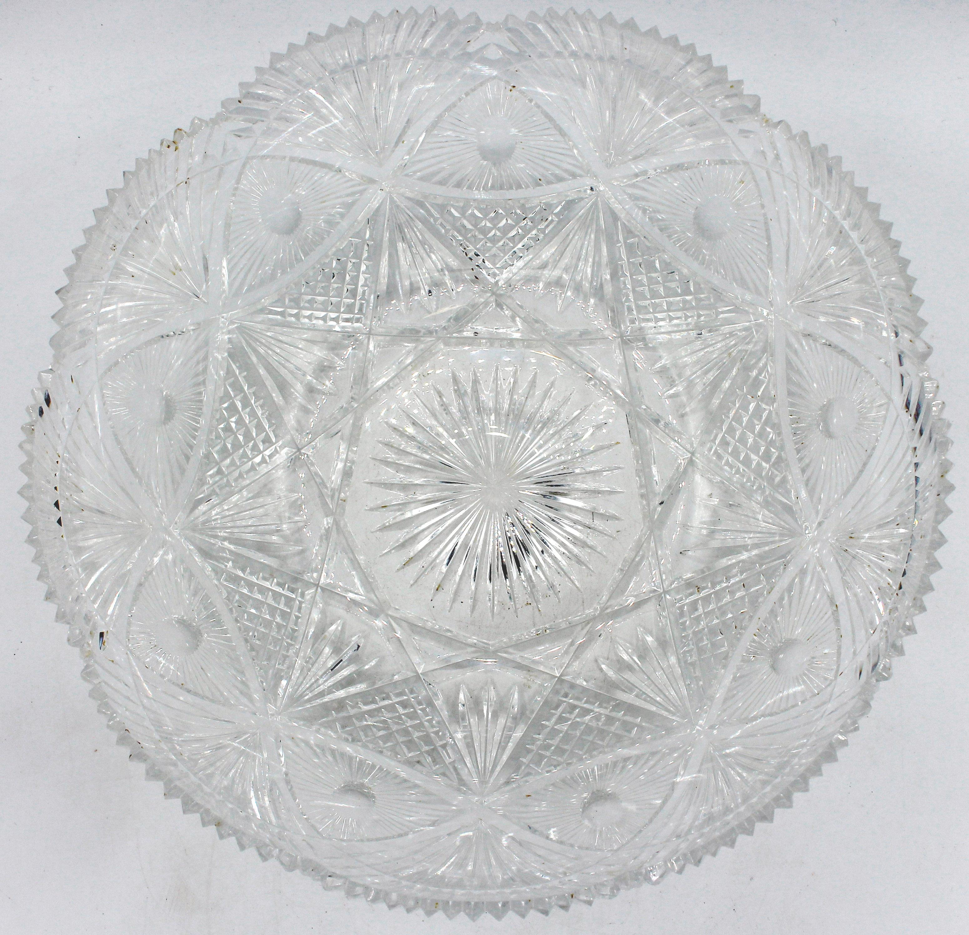 Mid-late 20th century Heritage Irish punch bowl. Gorgeous mouth blown design with scalloped fans. Signed. Heritage Irish Crystal is located in Waterford, Ireland.
12