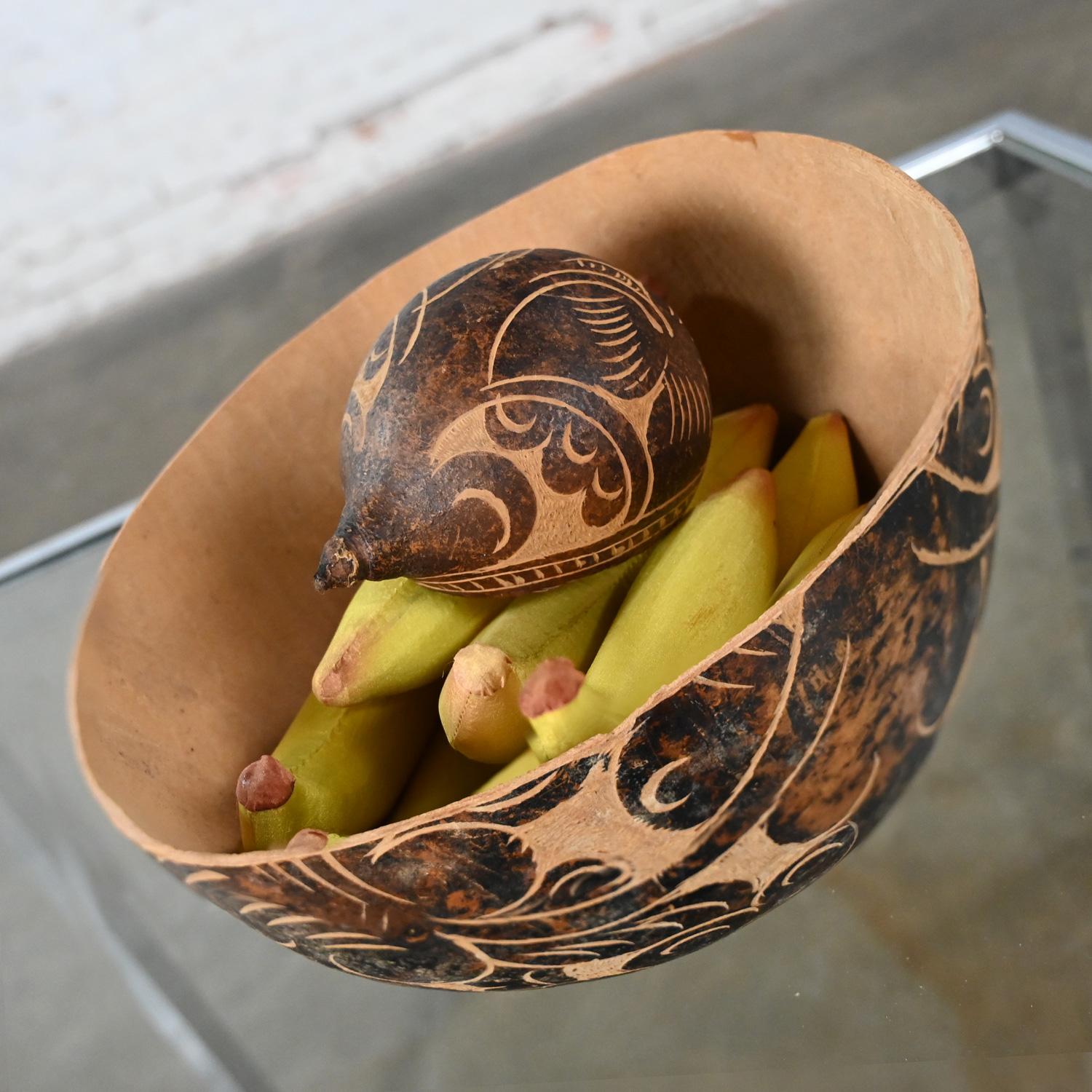 Mid - Late 20th Century South American Tribal Gourd Bowls Hand Carved Floral  In Good Condition For Sale In Topeka, KS