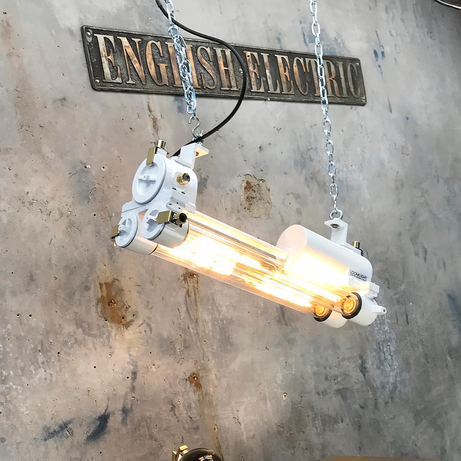 Industriel Lampe à rayures industrielle en aluminium et laiton de la dernière époque médiévale - Blanc en vente
