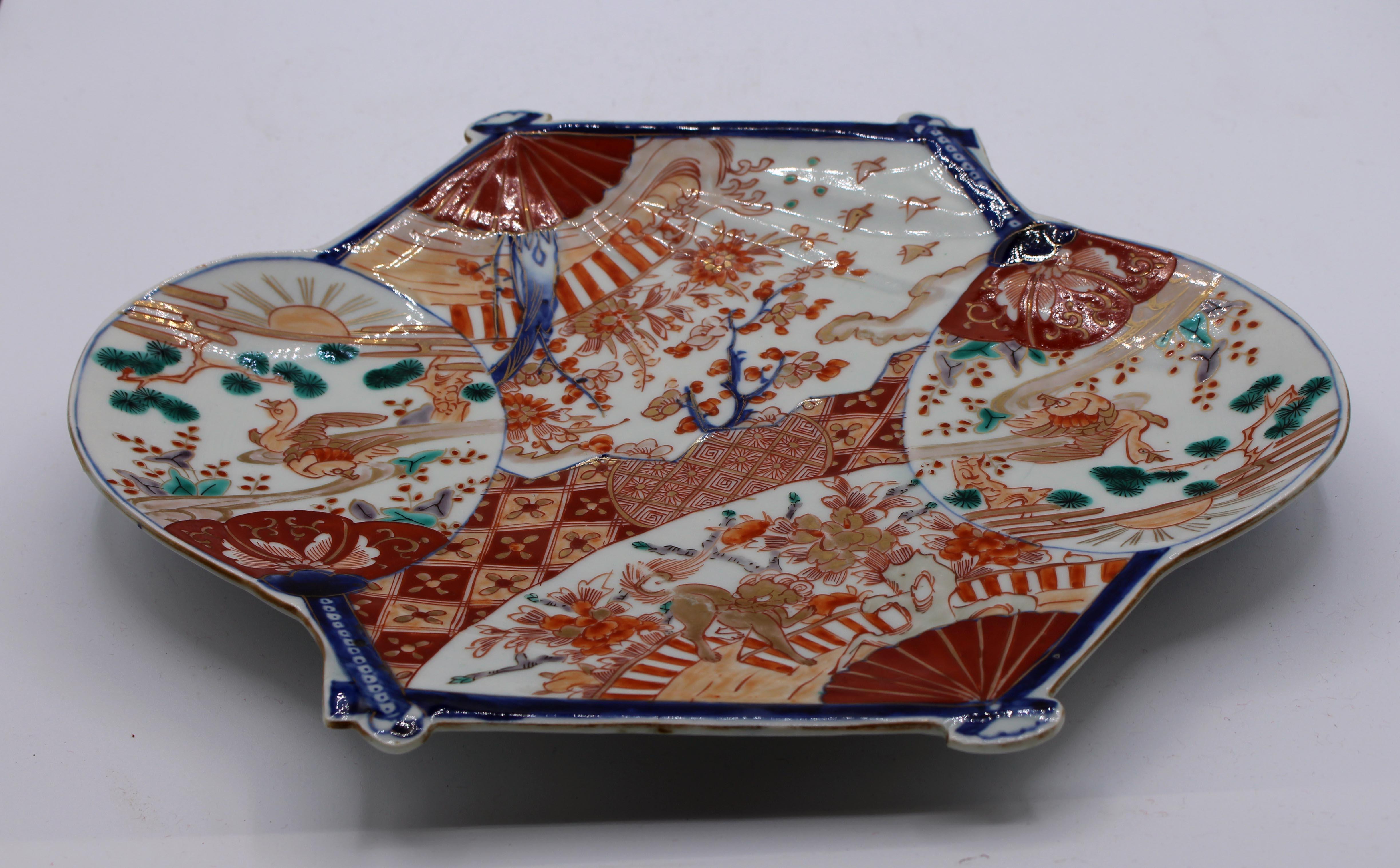 Mid-Meiji era c. 1890 Imari platter. Elegant and unusual composed of four traditional Japanese fans - symbols abound among prancing foo lions and phoenix birds with rising suns.



 