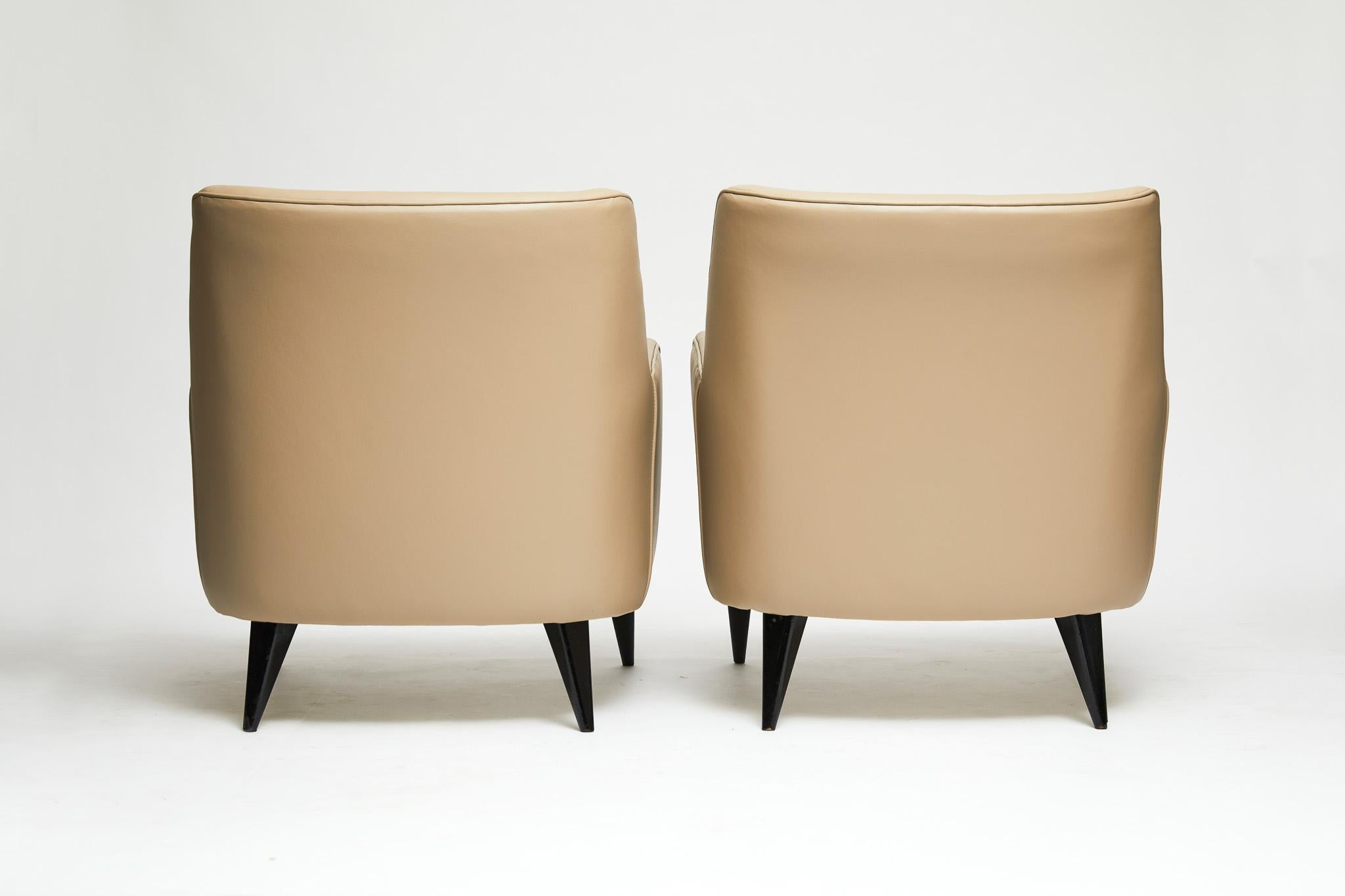 Mid-Century Modern Armchairs in Leather & Wood by Joaquim Tenreiro, 1955, Brazil For Sale 1
