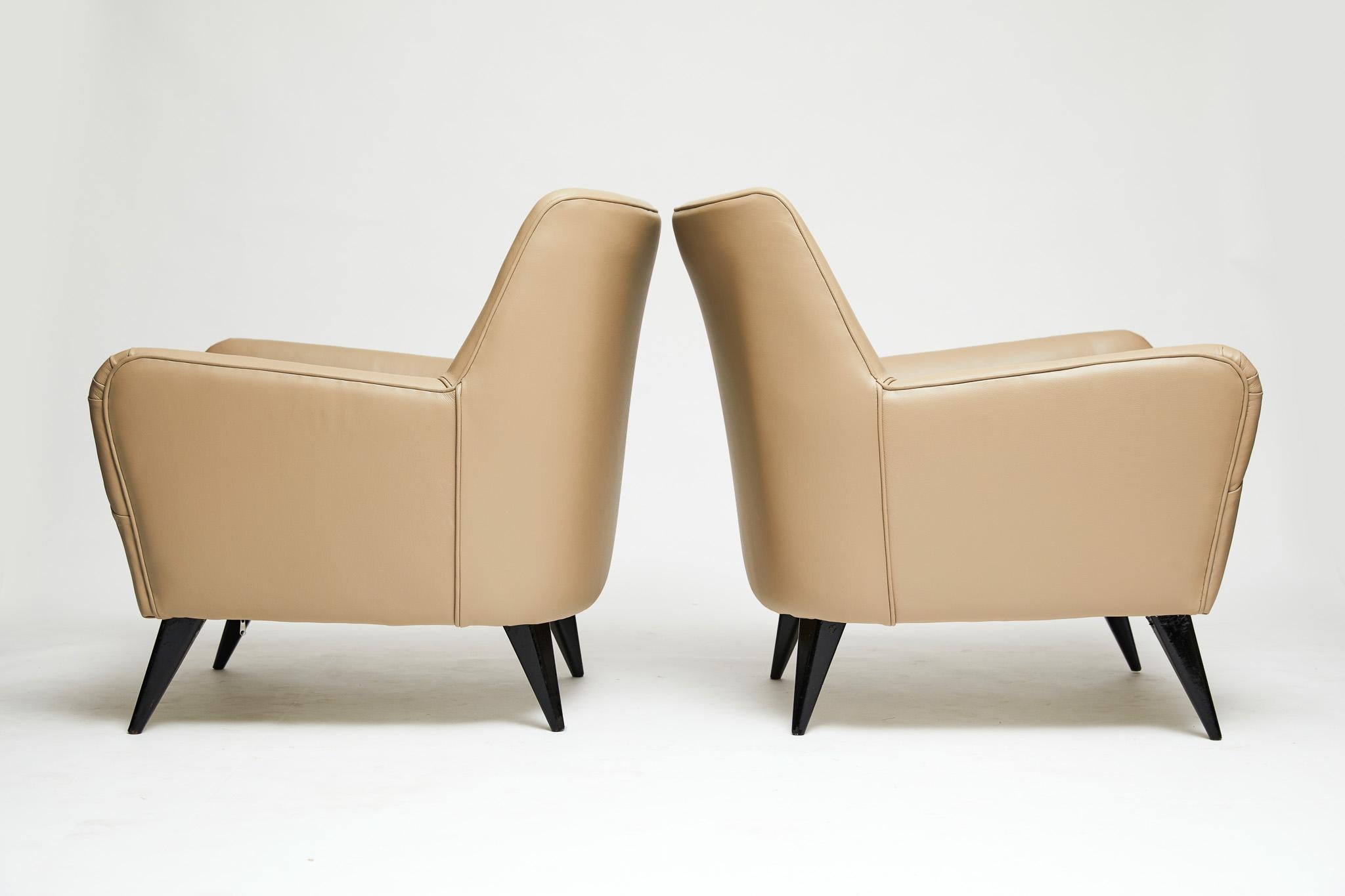 Mid-Century Modern Armchairs in Leather & Wood by Joaquim Tenreiro, 1955, Brazil 2