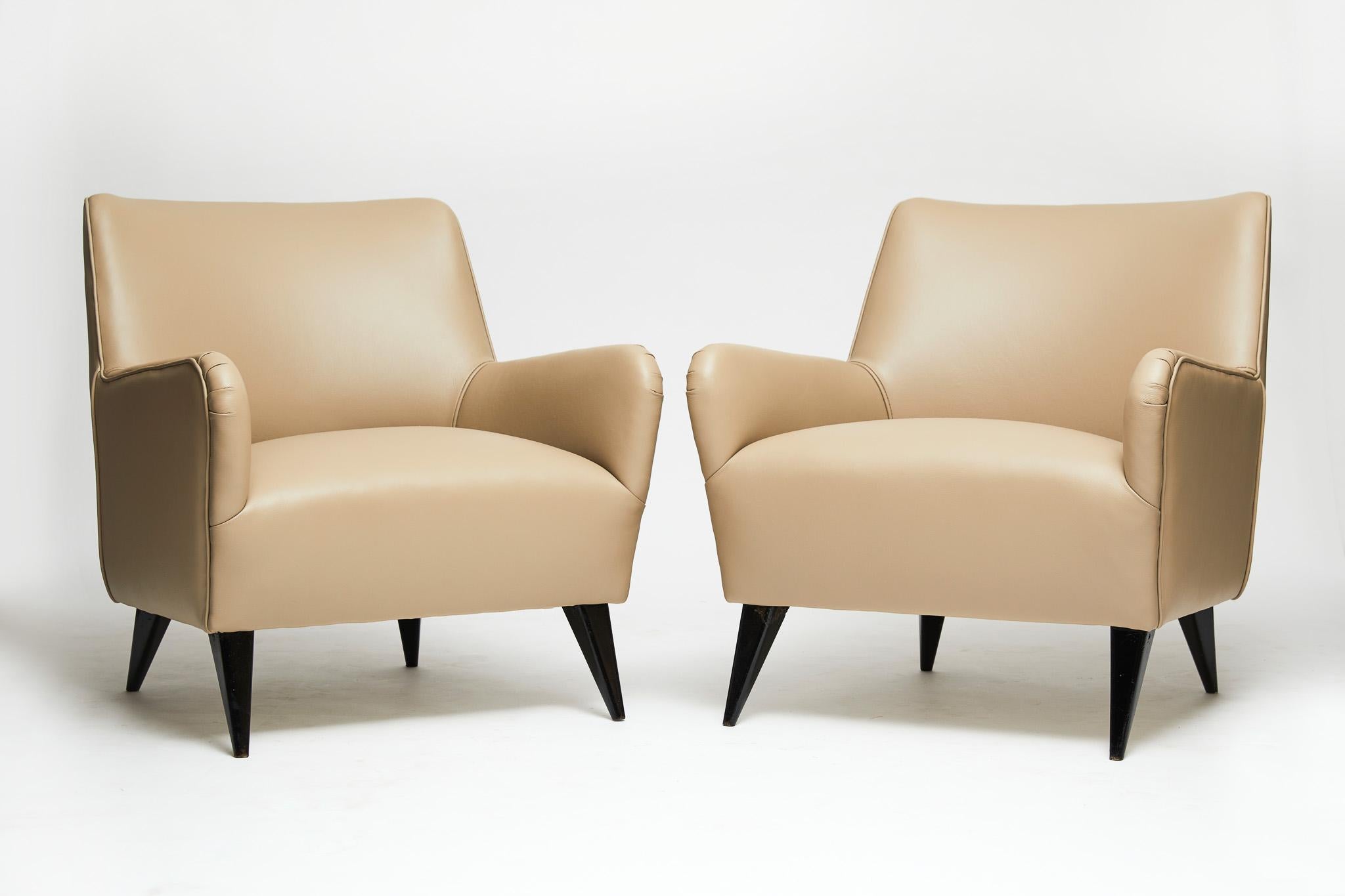 Mid-Century Modern Armchairs in Leather & Wood by Joaquim Tenreiro, 1955, Brazil For Sale 3