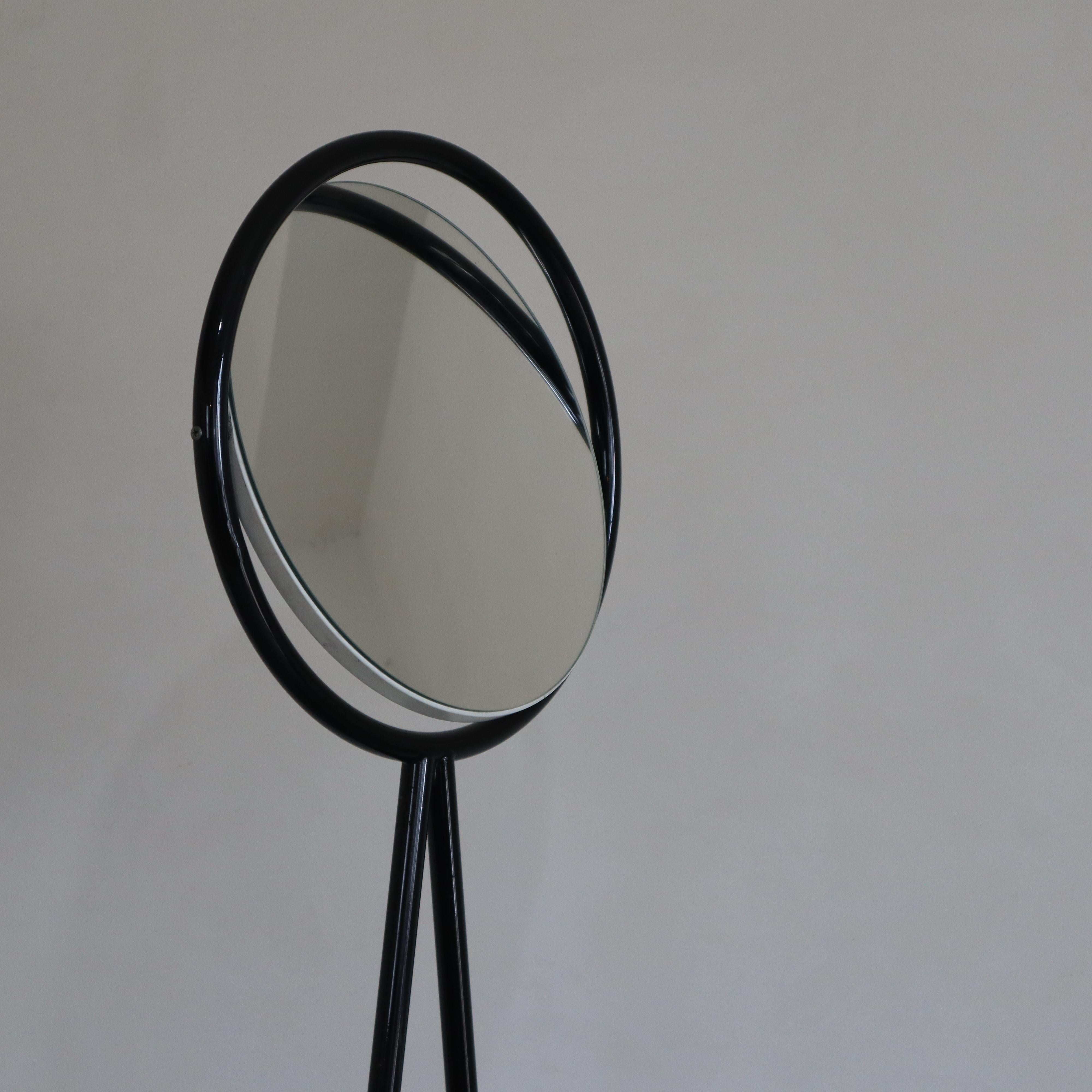 Fin du 20e siècle Table de toilette moderne du milieu du siècle dernier style Philippe Starck, Italie, années 1990 en vente
