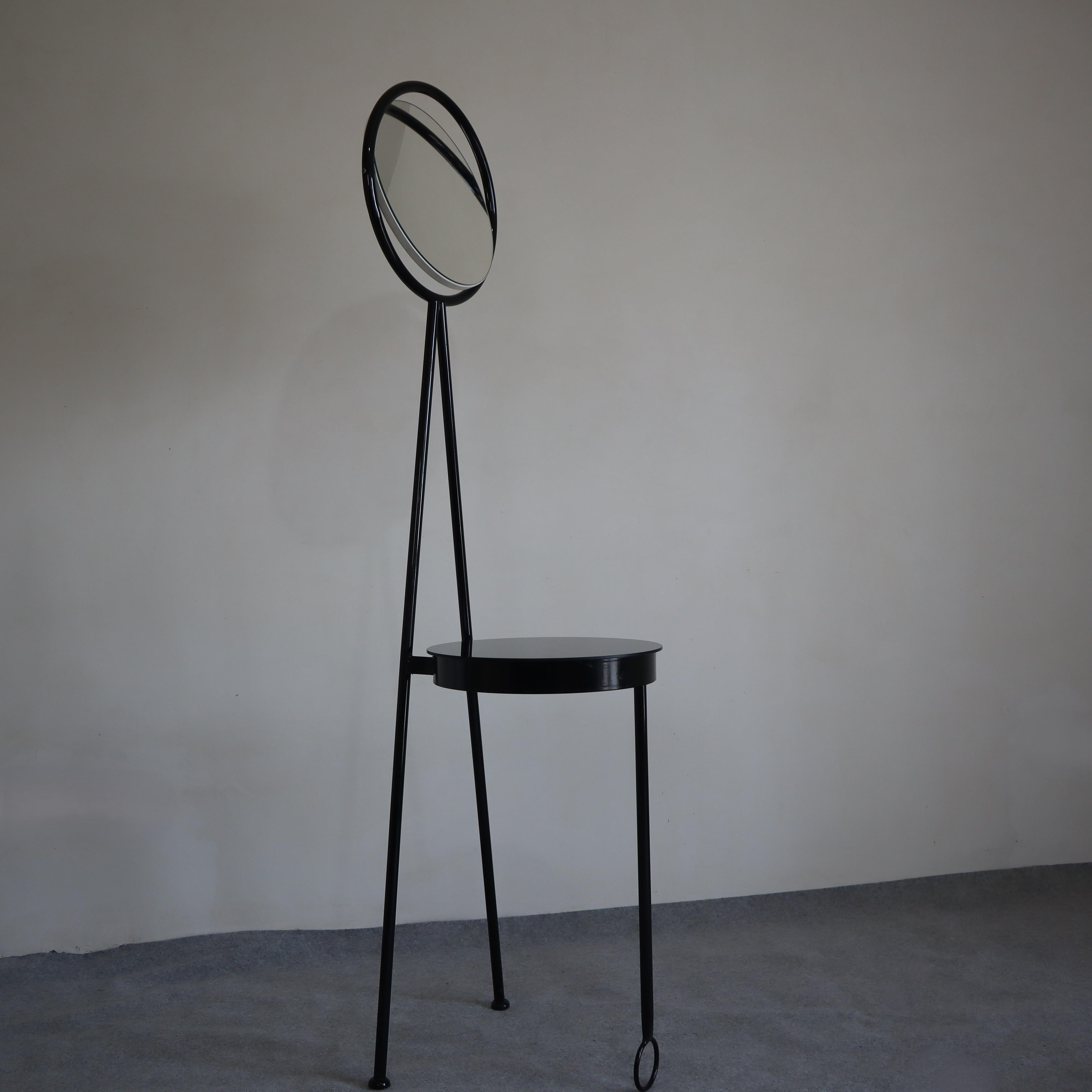Métal Table de toilette moderne du milieu du siècle dernier style Philippe Starck, Italie, années 1990 en vente