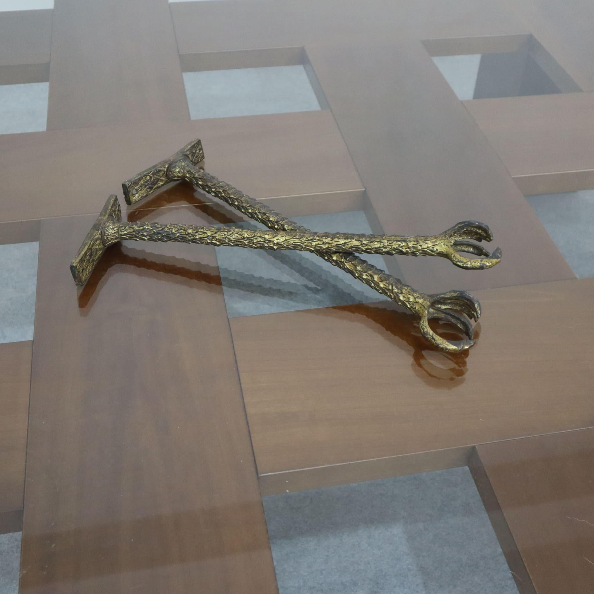 Milieu du XXe siècle Tige de rideau en bronze en forme de pattes d'aigle, Italie, années 1940