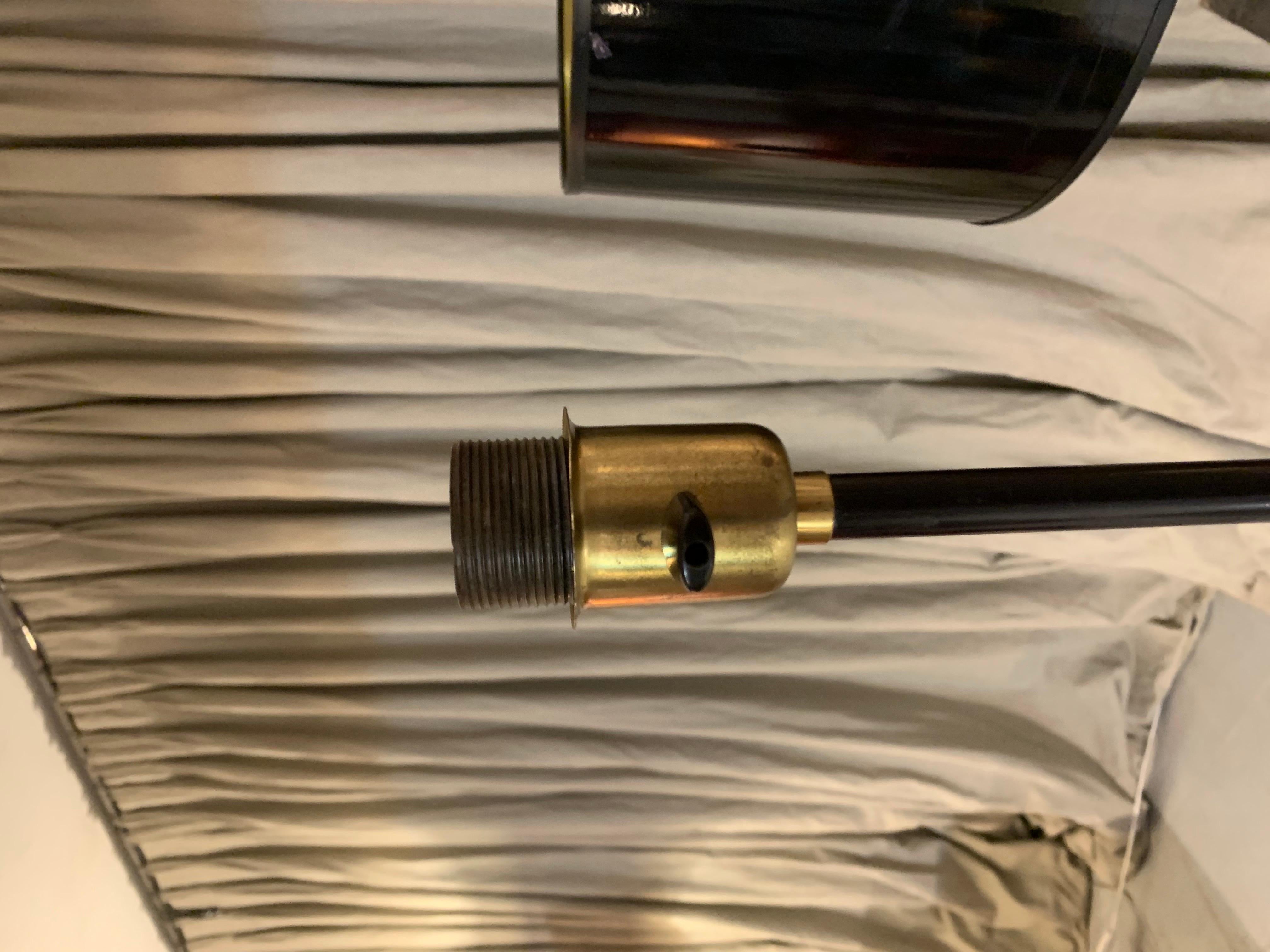 Lampadaire mi-siècle moderne en laiton et métal laqué d' Einar Backstrom Bon état - En vente à Madrid, ES