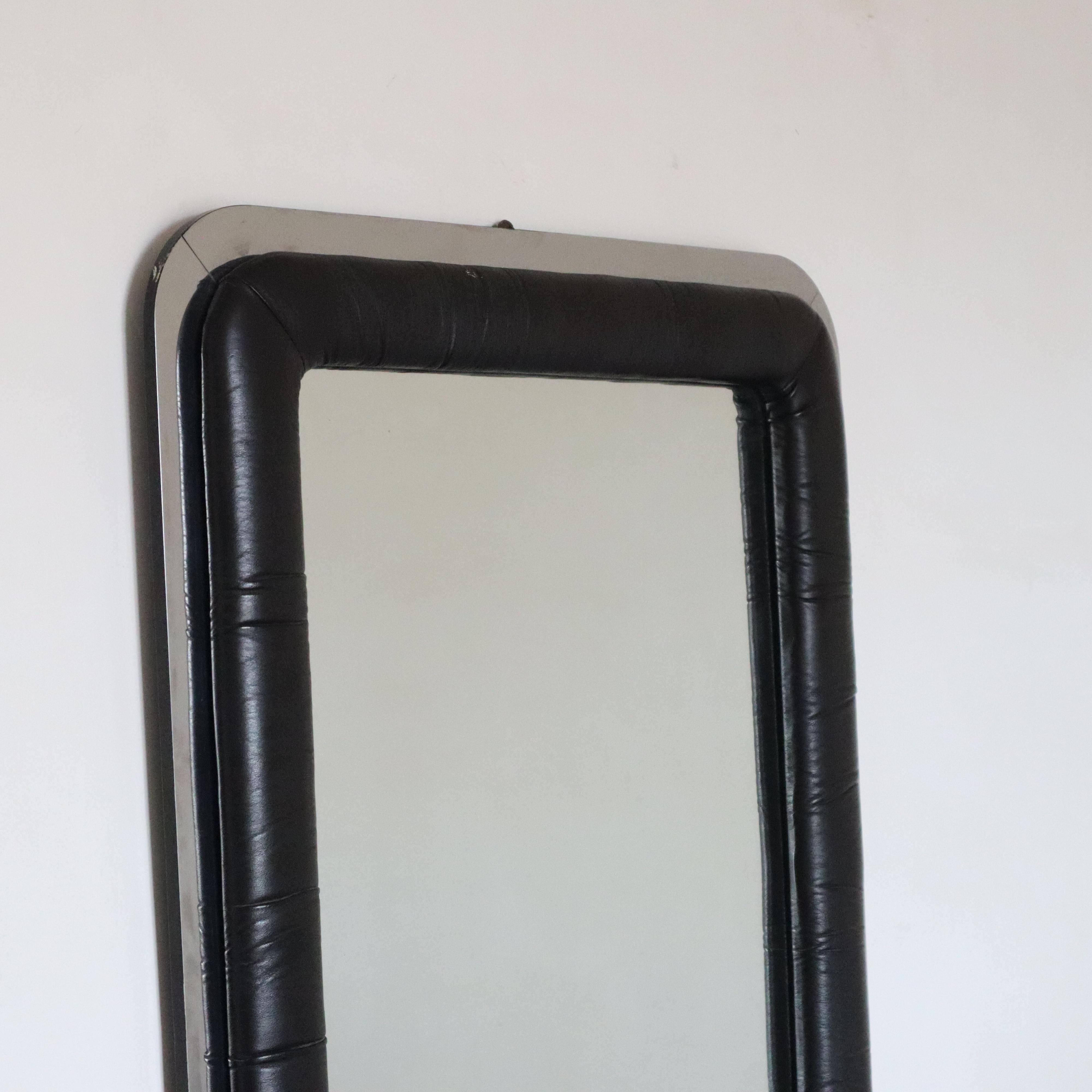 Mid-Century Modern Miroir à cadre en cuir The Moderns italy 1970s en vente