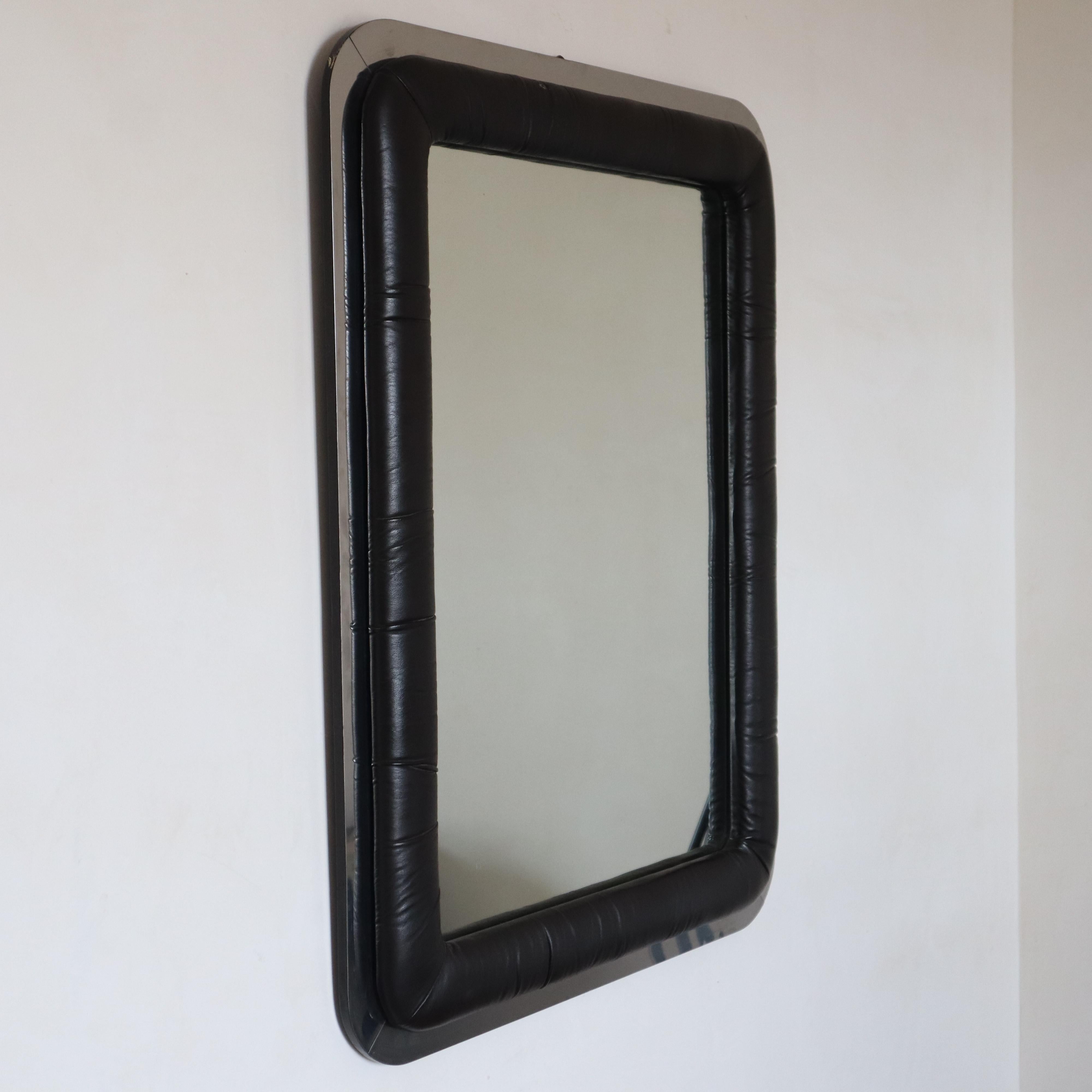 Miroir à cadre en cuir The Moderns italy 1970s Bon état - En vente à Nicolosi, IT