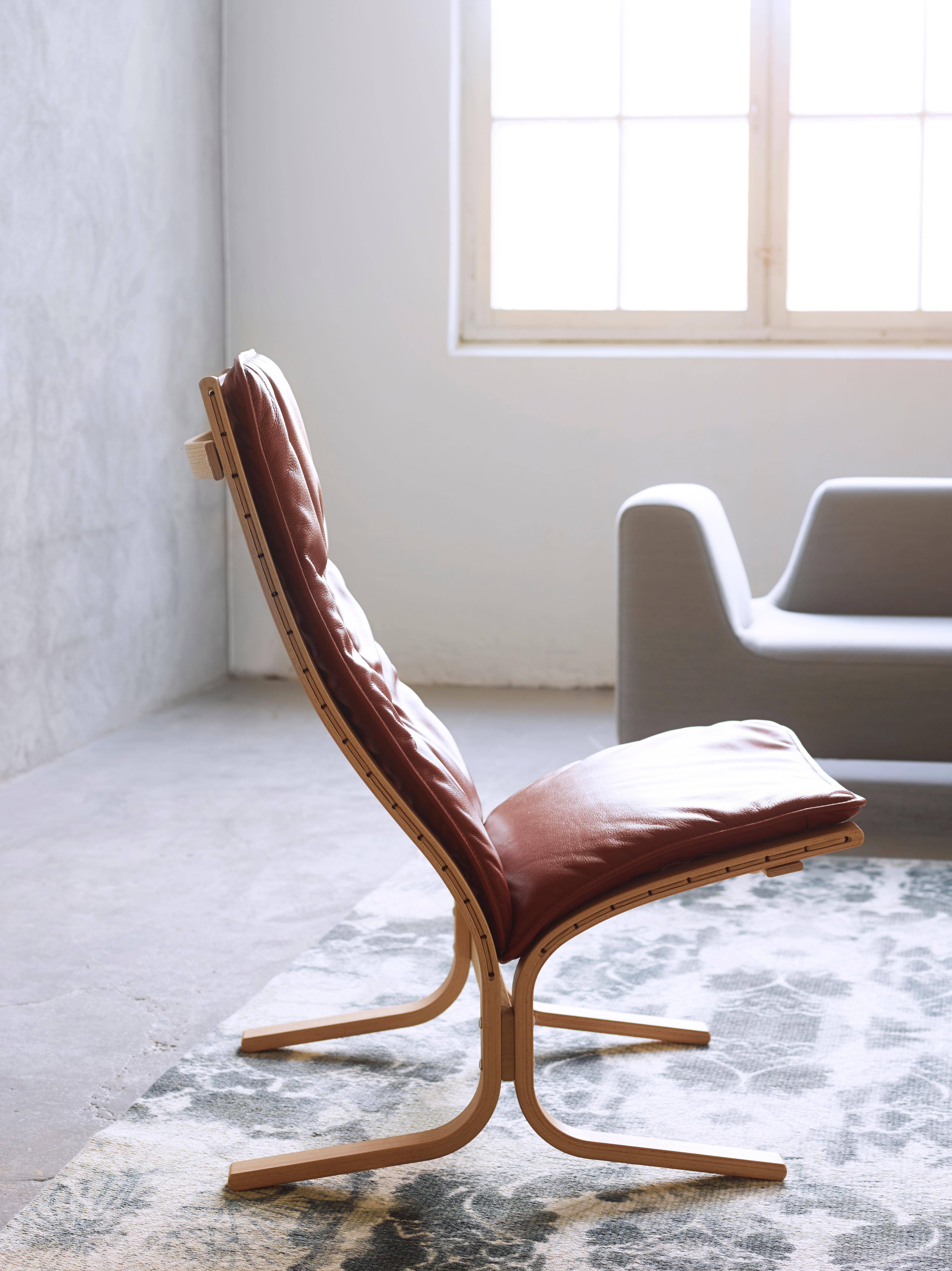 SIESTA FIORA was launched in 2005 to celebrate Siesta’s 40th anniversary. SIESTA FIORA stands out as an icon where simplicity, minimalism and functionality are all represented in one chair. To Ingmar Relling, the correlation between design and