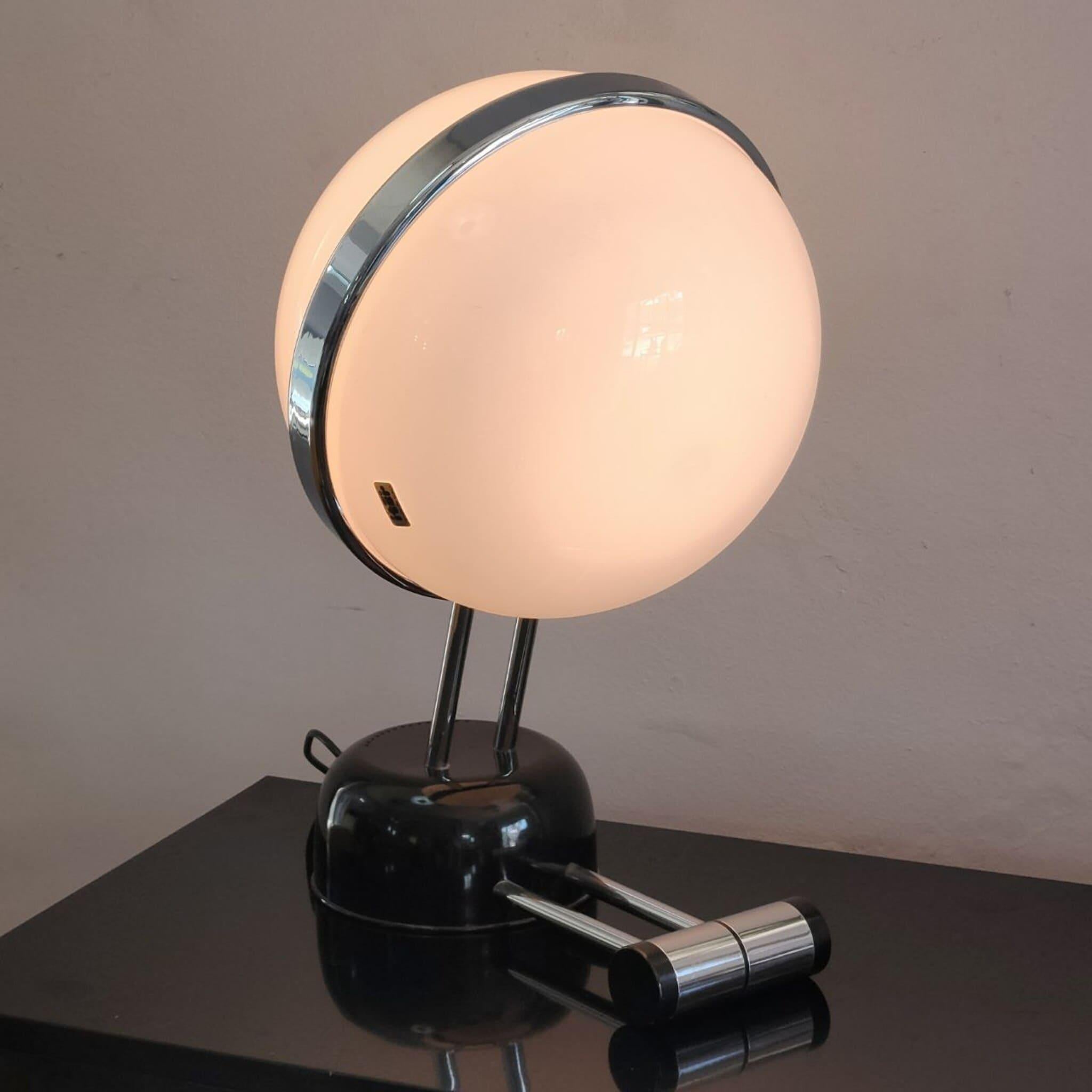 Mid Modern Century Touch-Dimmer Opaline Glass Lamp 1971 Italian ITER Elettronica

An icon of early ’70s Italian innovation, this ITER Elettronica table lamp marries rationalist form with pioneering touch-dimming technology. Crafted circa 1971 in