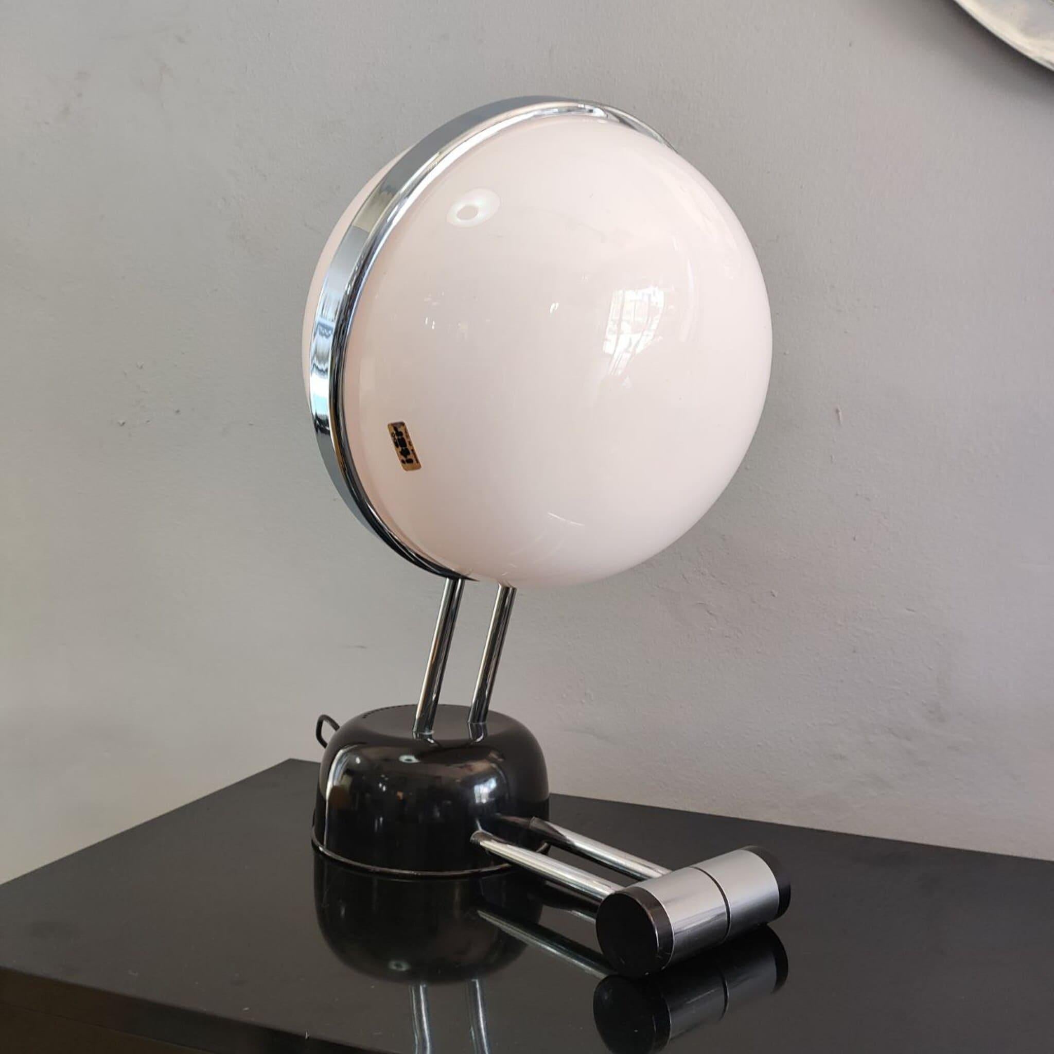 Late 20th Century Italian Rare Opaline Glass Table Lamp touch-dimmer by ITER Elettronica For Sale