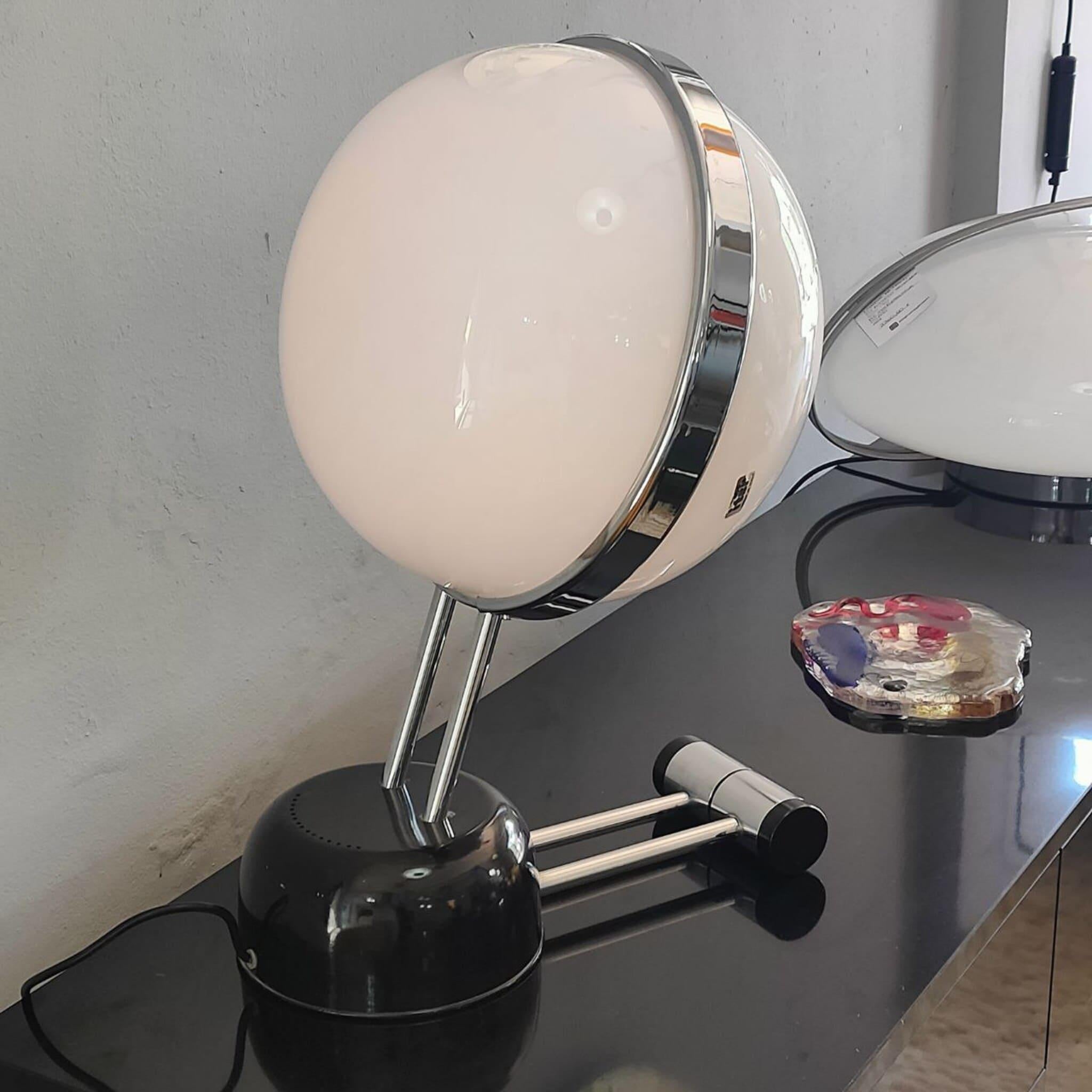 Italian Rare Opaline Glass Table Lamp touch-dimmer by ITER Elettronica For Sale 4