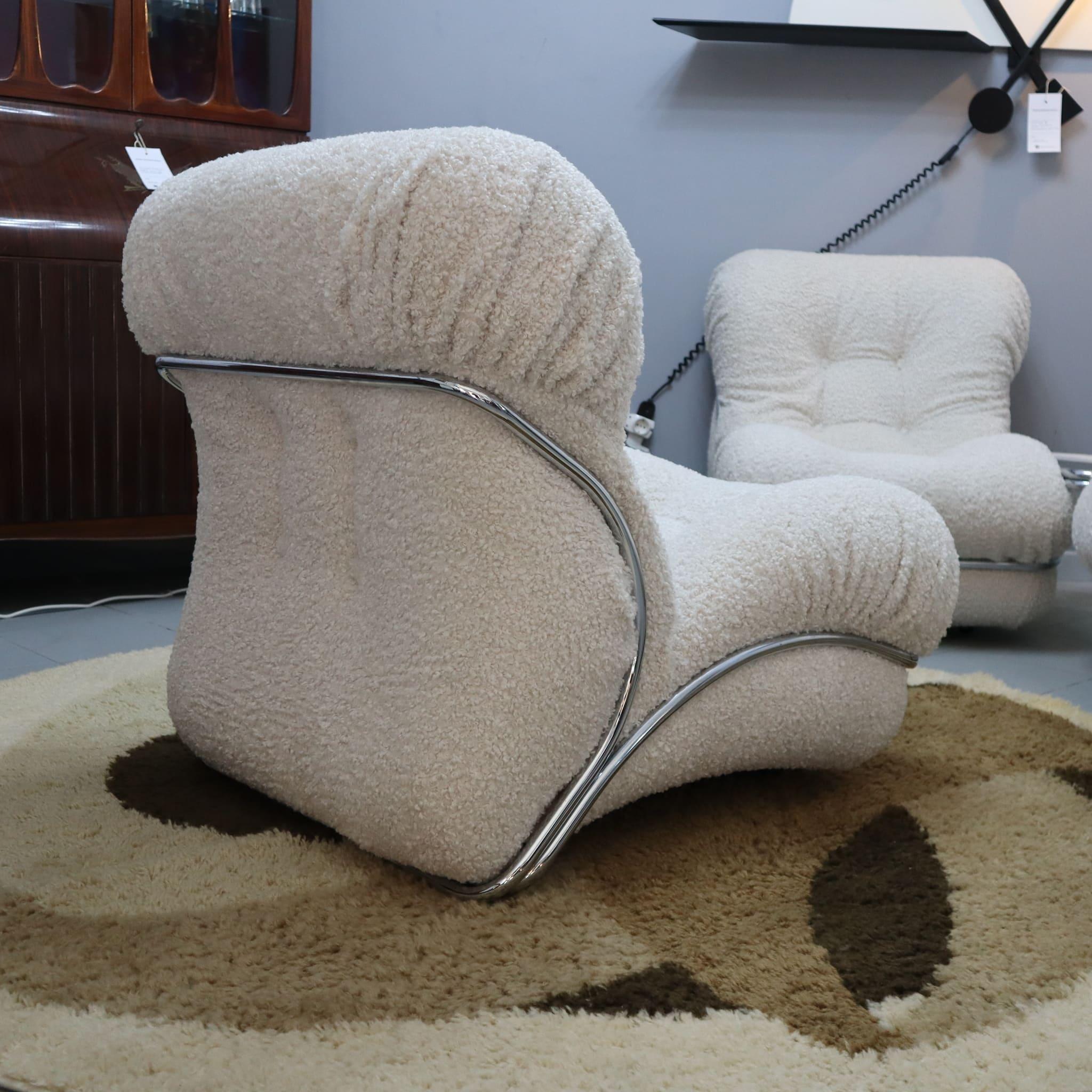 Mid century modern white boucle lounge chair 'Corolla' by I.P.E. Italy, 1970s In Excellent Condition For Sale In Nicolosi, IT