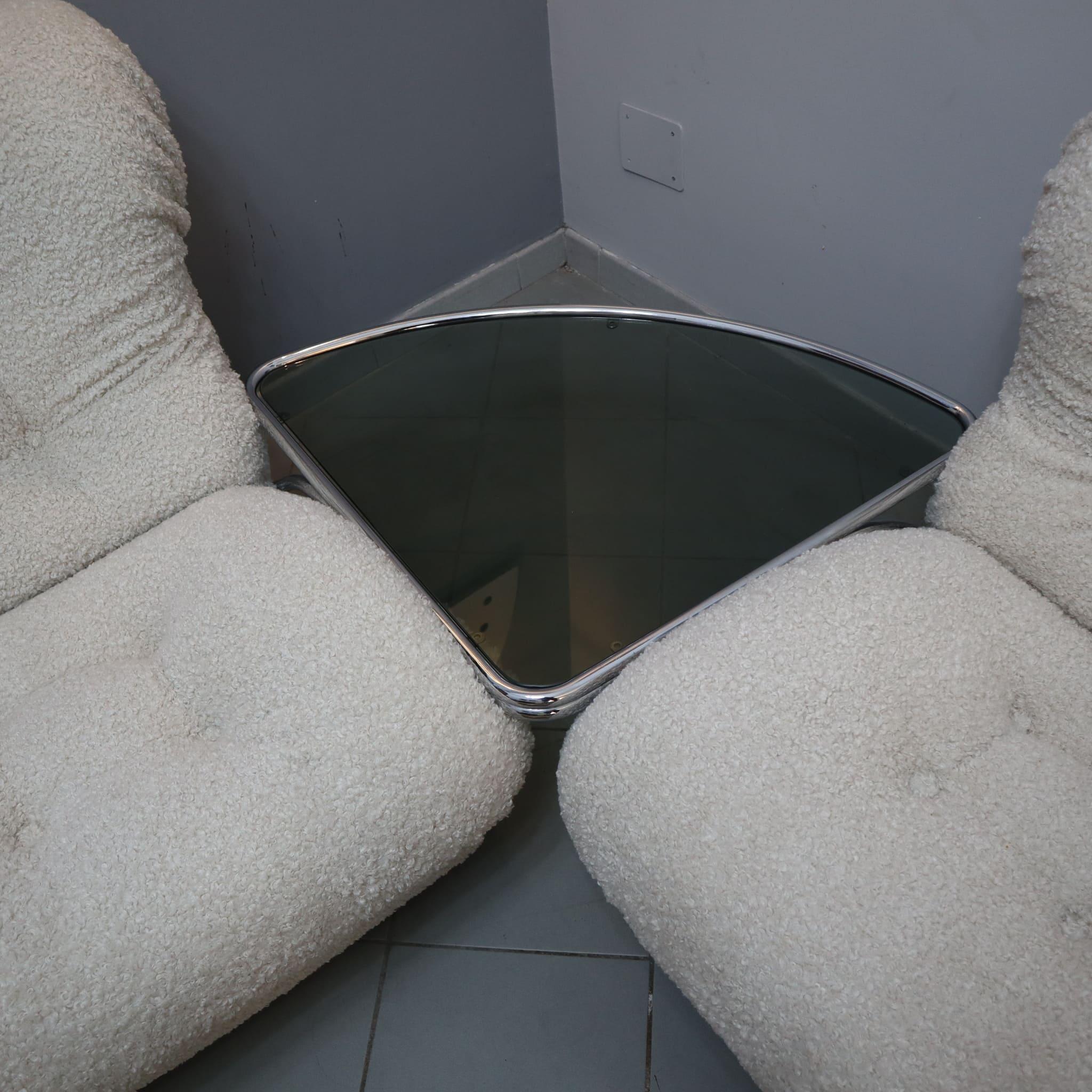 Mid century modern white boucle lounge chair 'Corolla' by I.P.E. Italy, 1970s For Sale 4