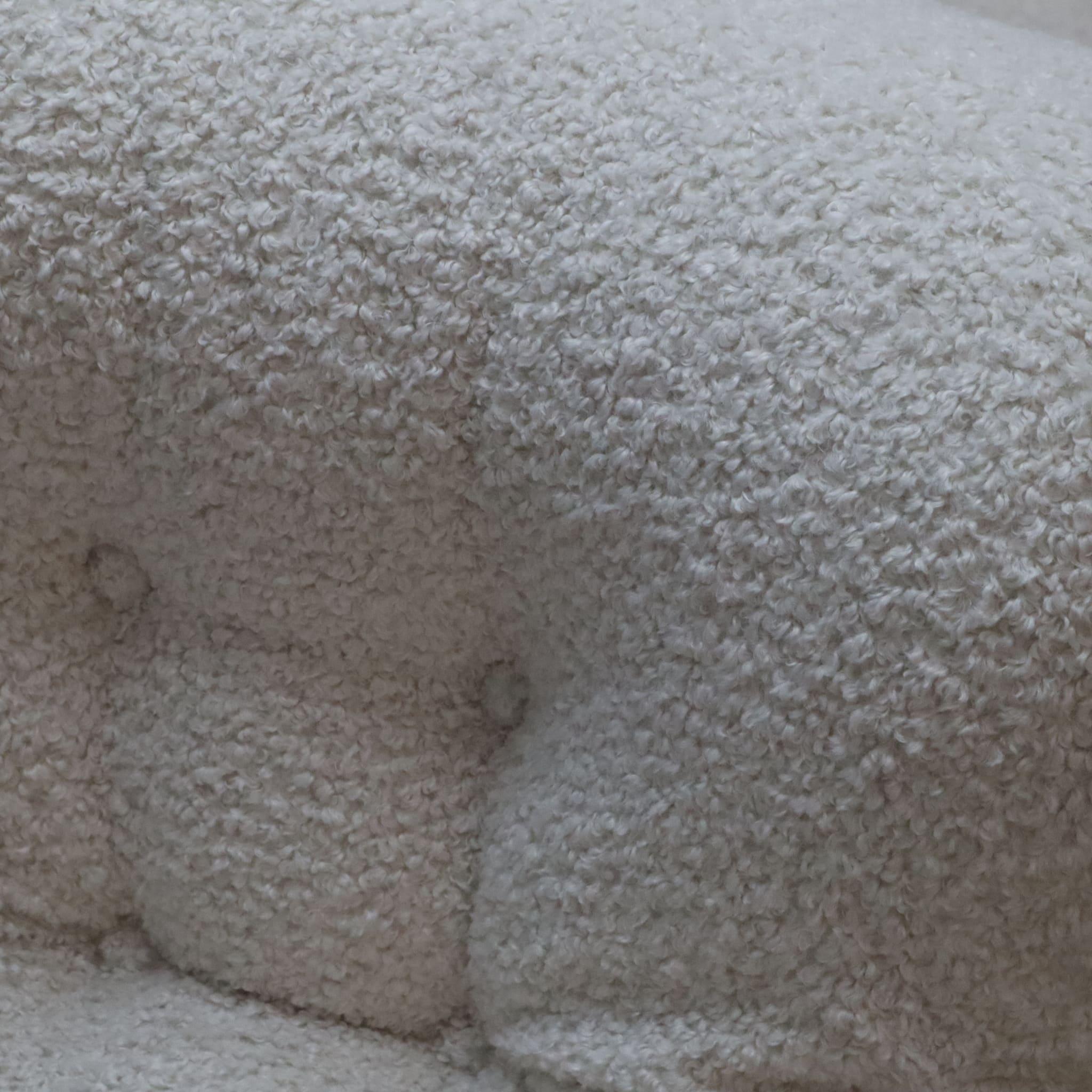 Mid century modern white boucle lounge chair 'Corolla' by I.P.E. Italy, 1970s For Sale 2