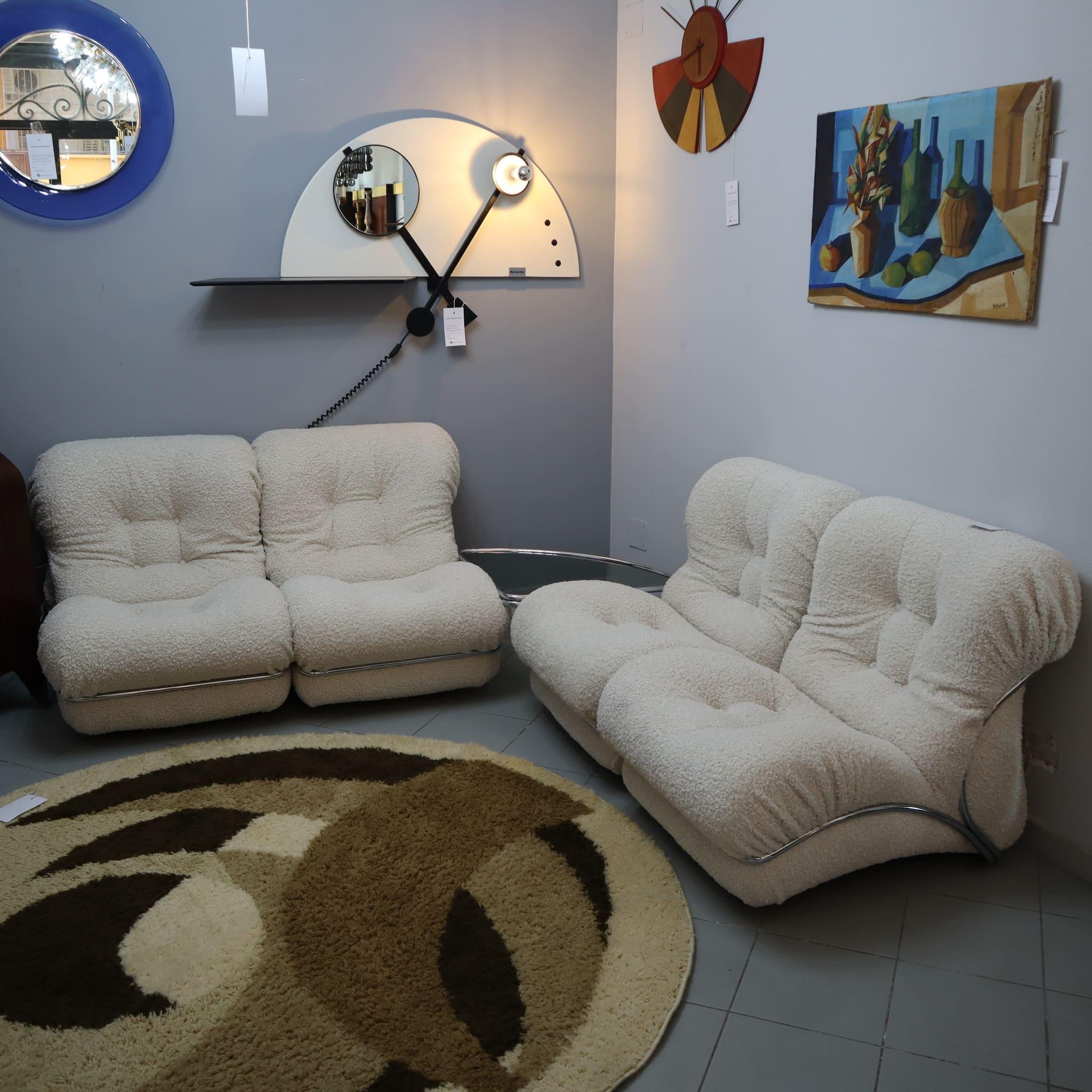 Mid century modern white boucle lounge chair 'Corolla' by I.P.E. Italy, 1970s For Sale 3