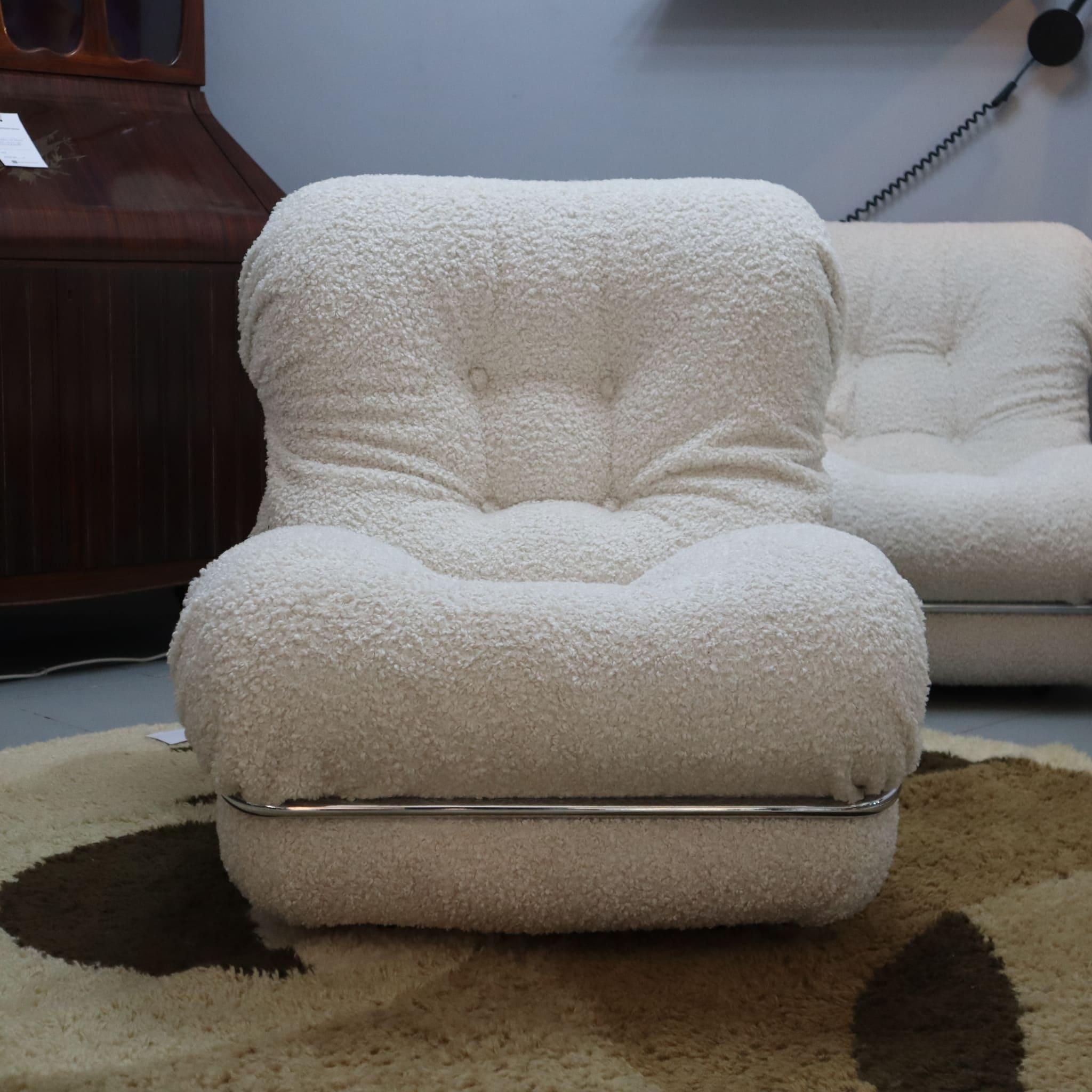 Mid-Century Modern Mid century modern white boucle lounge chair 'Corolla' by I.P.E. Italy, 1970s For Sale