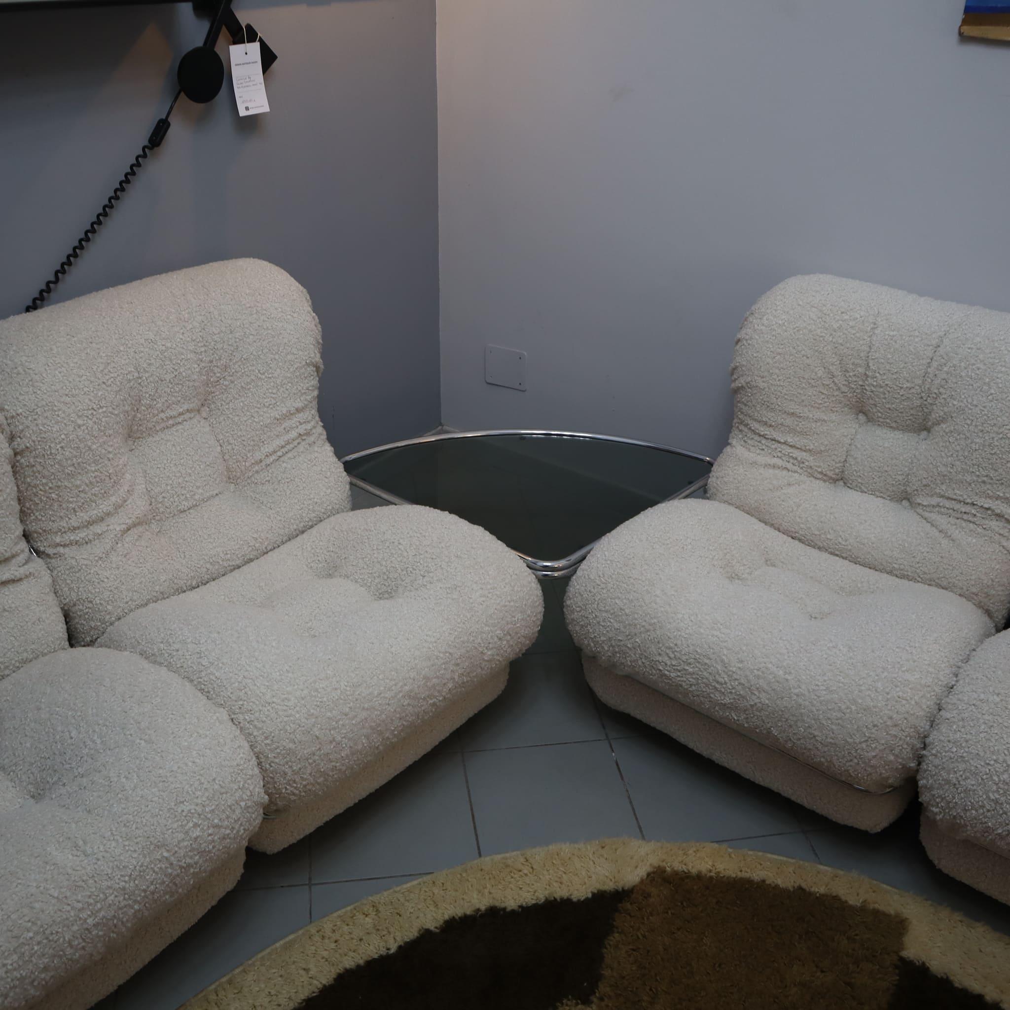 Mid century modern white boucle lounge chair 'Corolla' by I.P.E. Italy, 1970s
This refined set of four IPA Corolla modular armchairs, made in the 1970s, is a perfect example of vintage elegance and timeless comfort. Upholstered in fine white bouclé