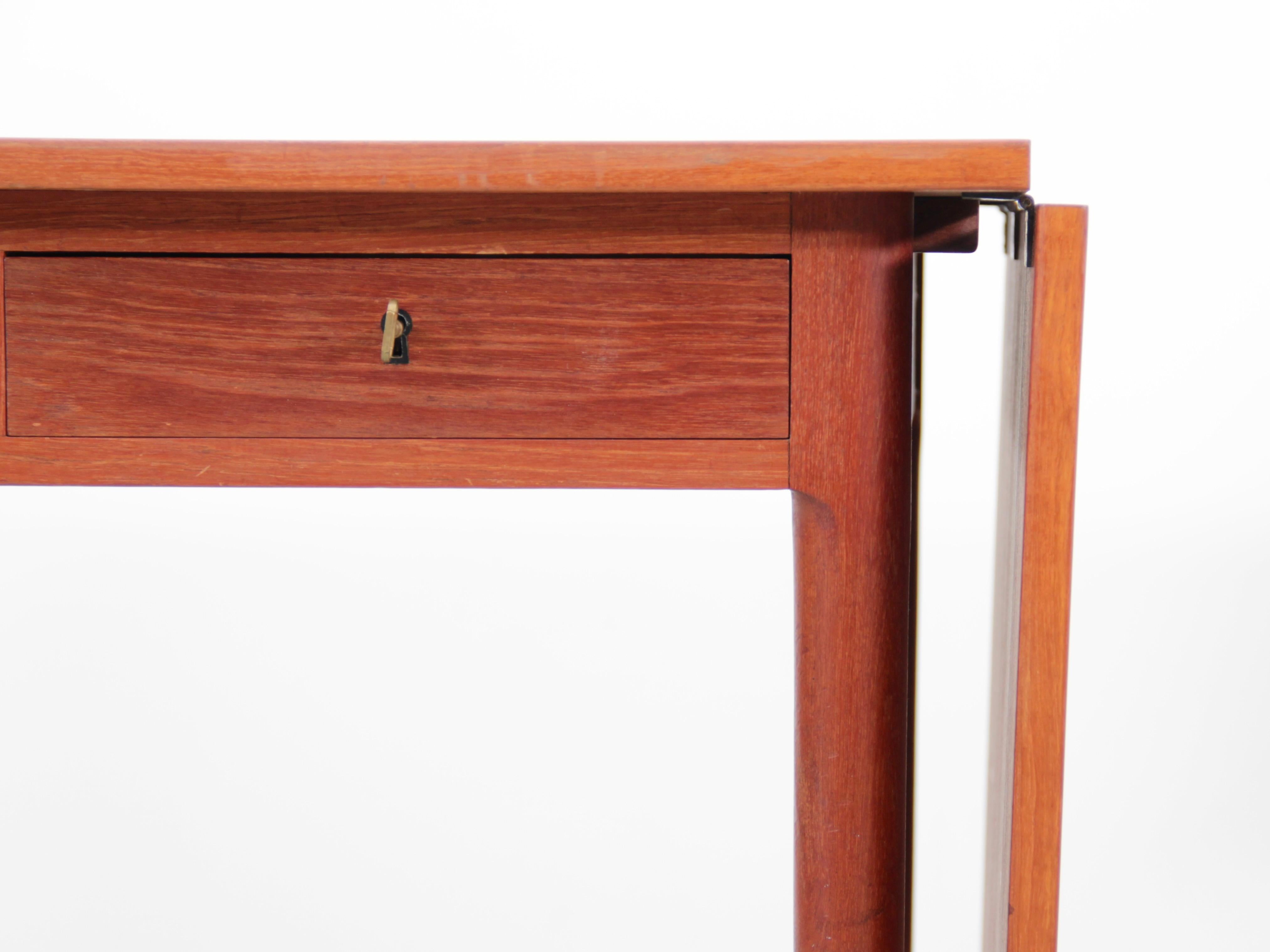 Mid modern danish standing desk in teak Hans Wegner style For Sale 7
