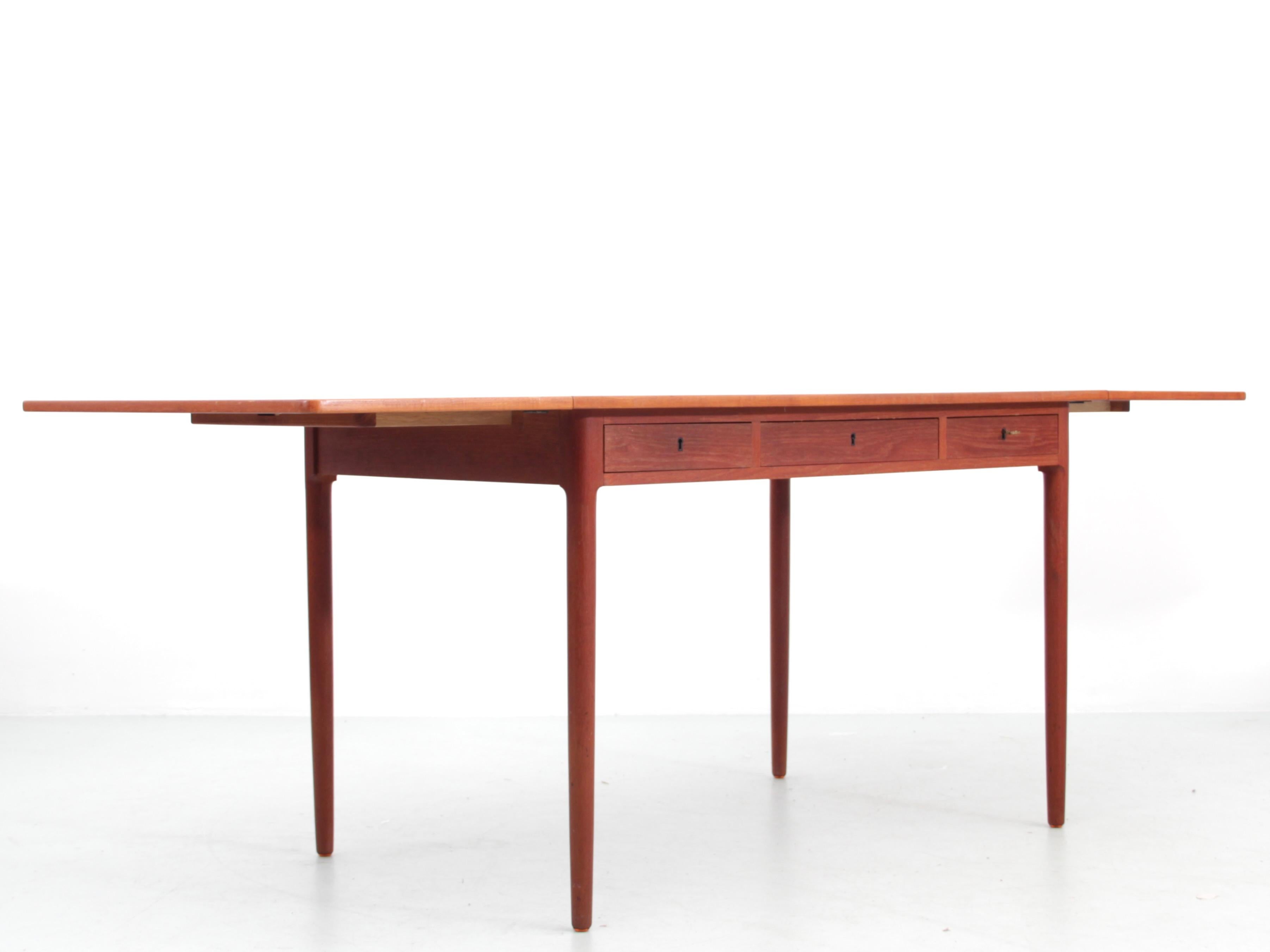 Scandinave moderne Bureau danois mi-siècle moderne en teck style Hans Wegner en vente