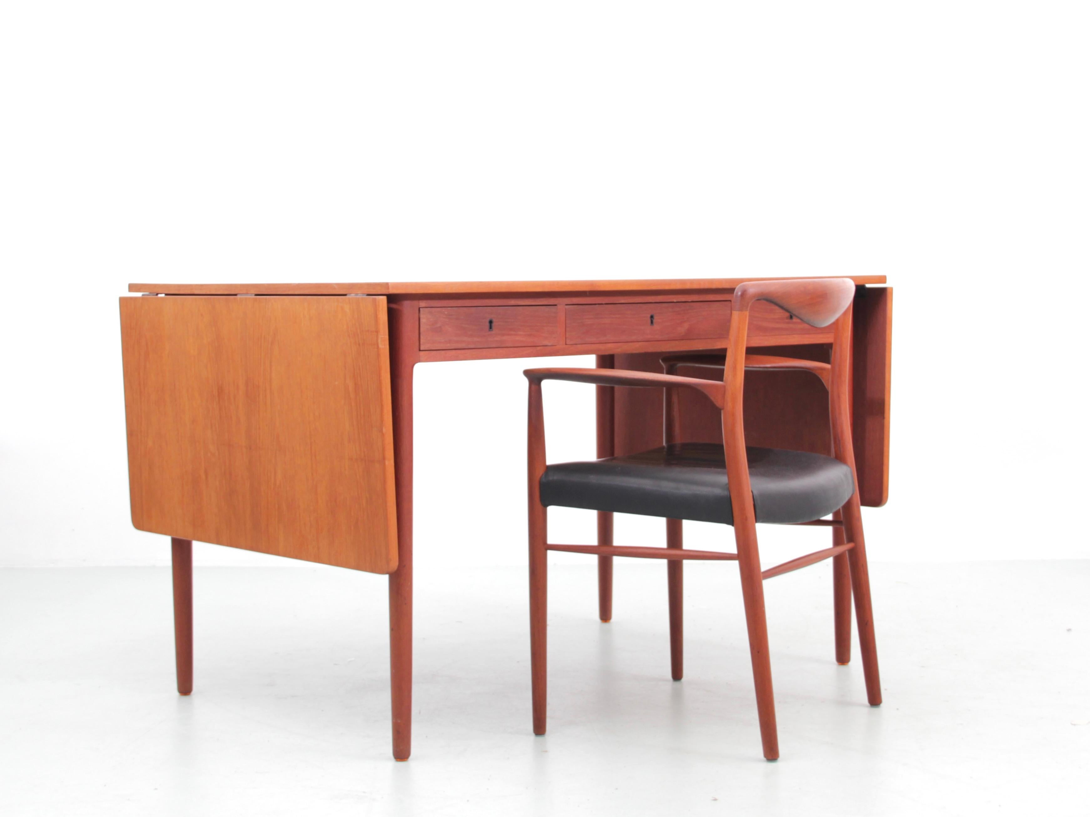 Danois Bureau danois mi-siècle moderne en teck style Hans Wegner en vente