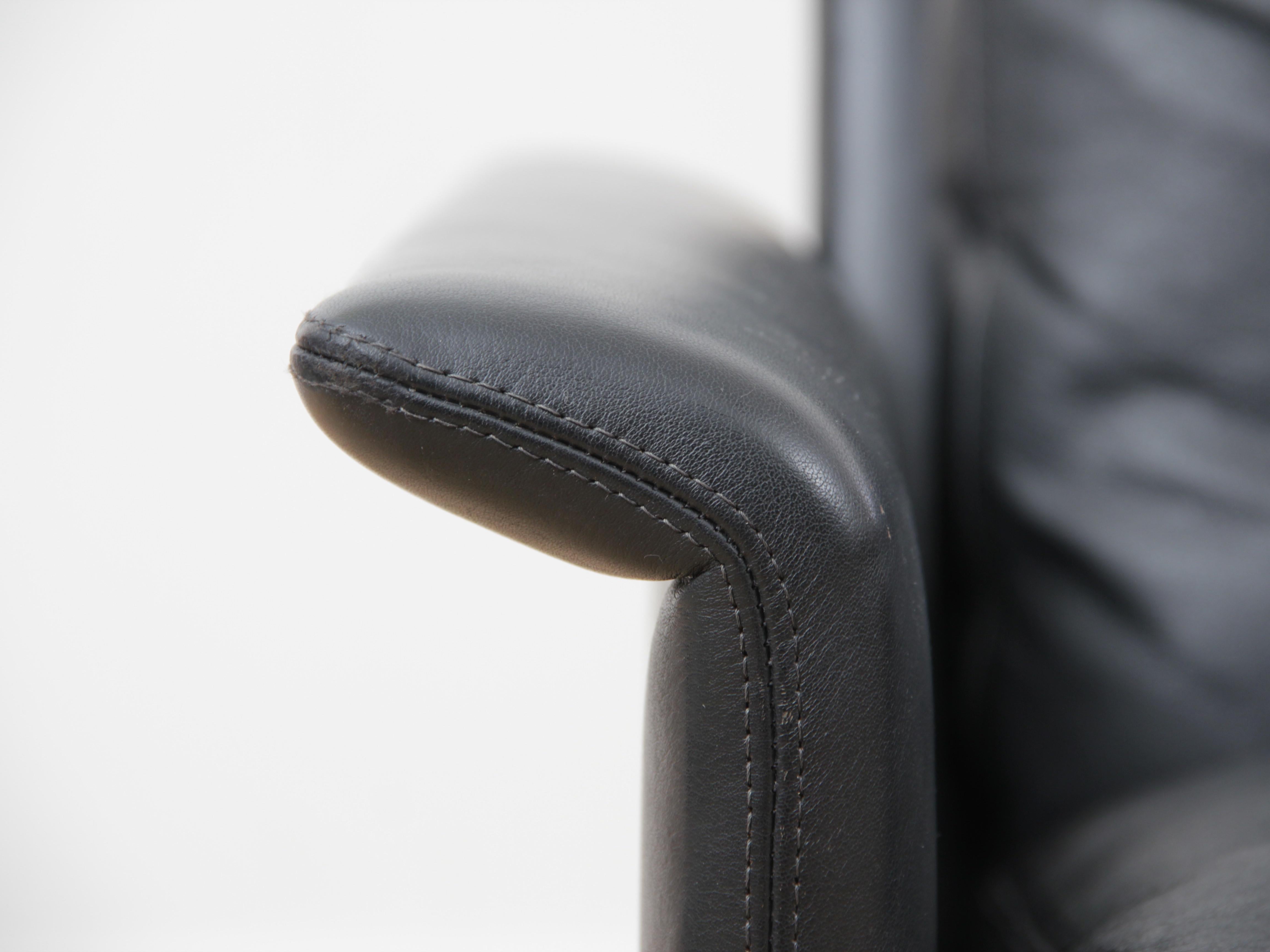 Mid Modern Danish Three-Seat Black Leather Sofa, Model 500 by Hans Olsen 4