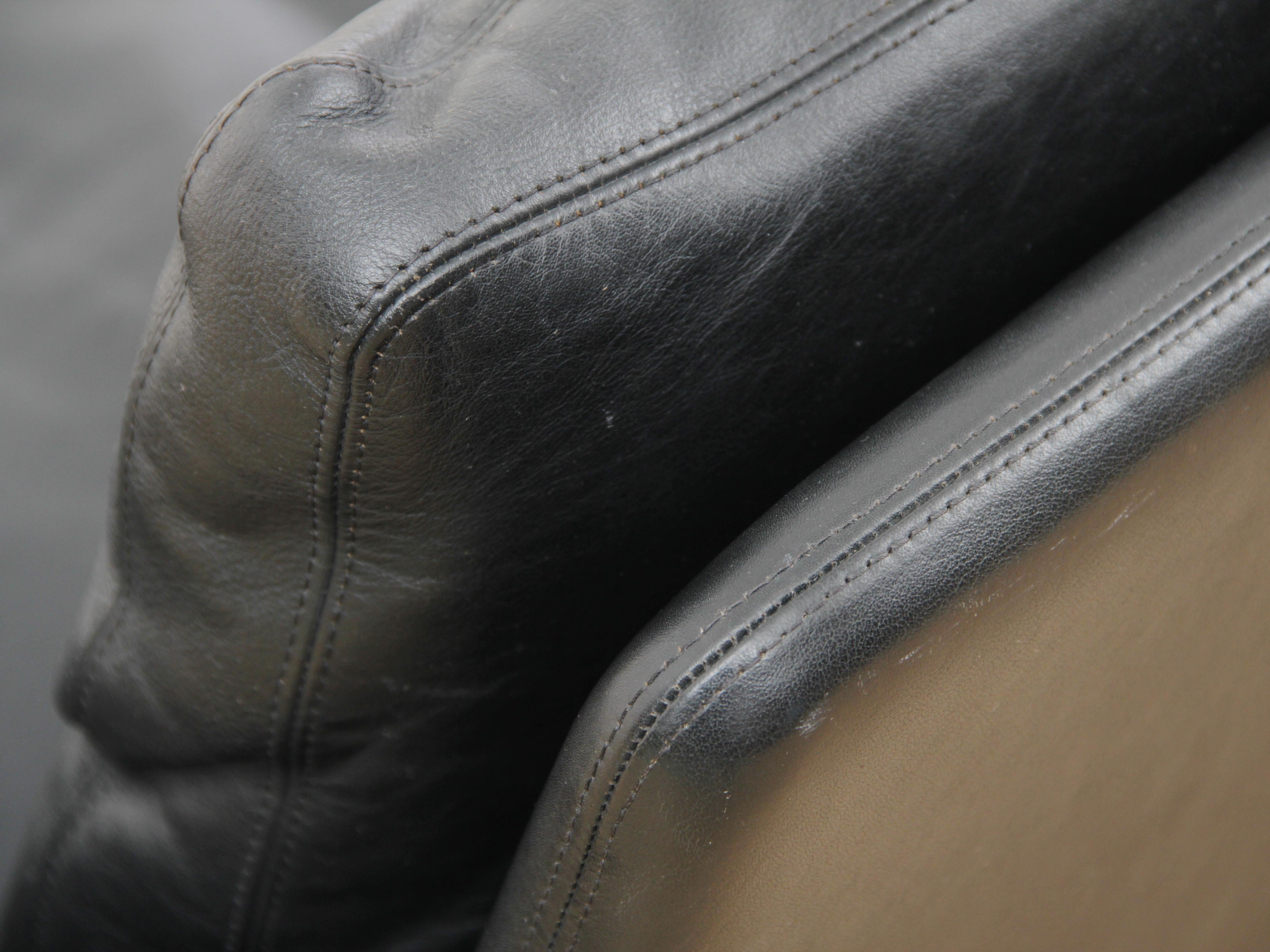 Mid Modern Danish Three-Seat Black Leather Sofa, Model 500 by Hans Olsen 1