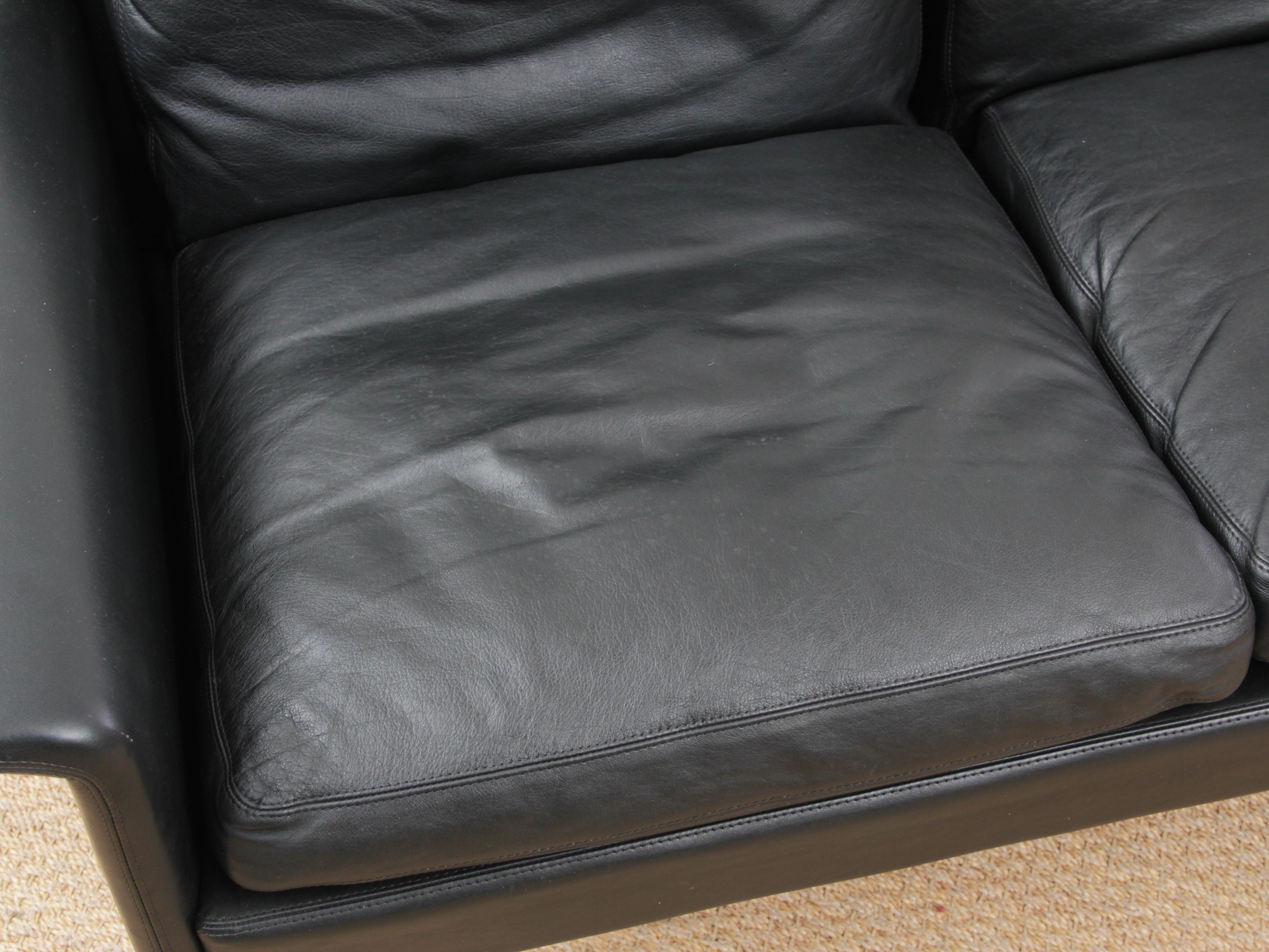 Mid Modern Danish Three-Seat Black Leather Sofa, Model 500 by Hans Olsen 3