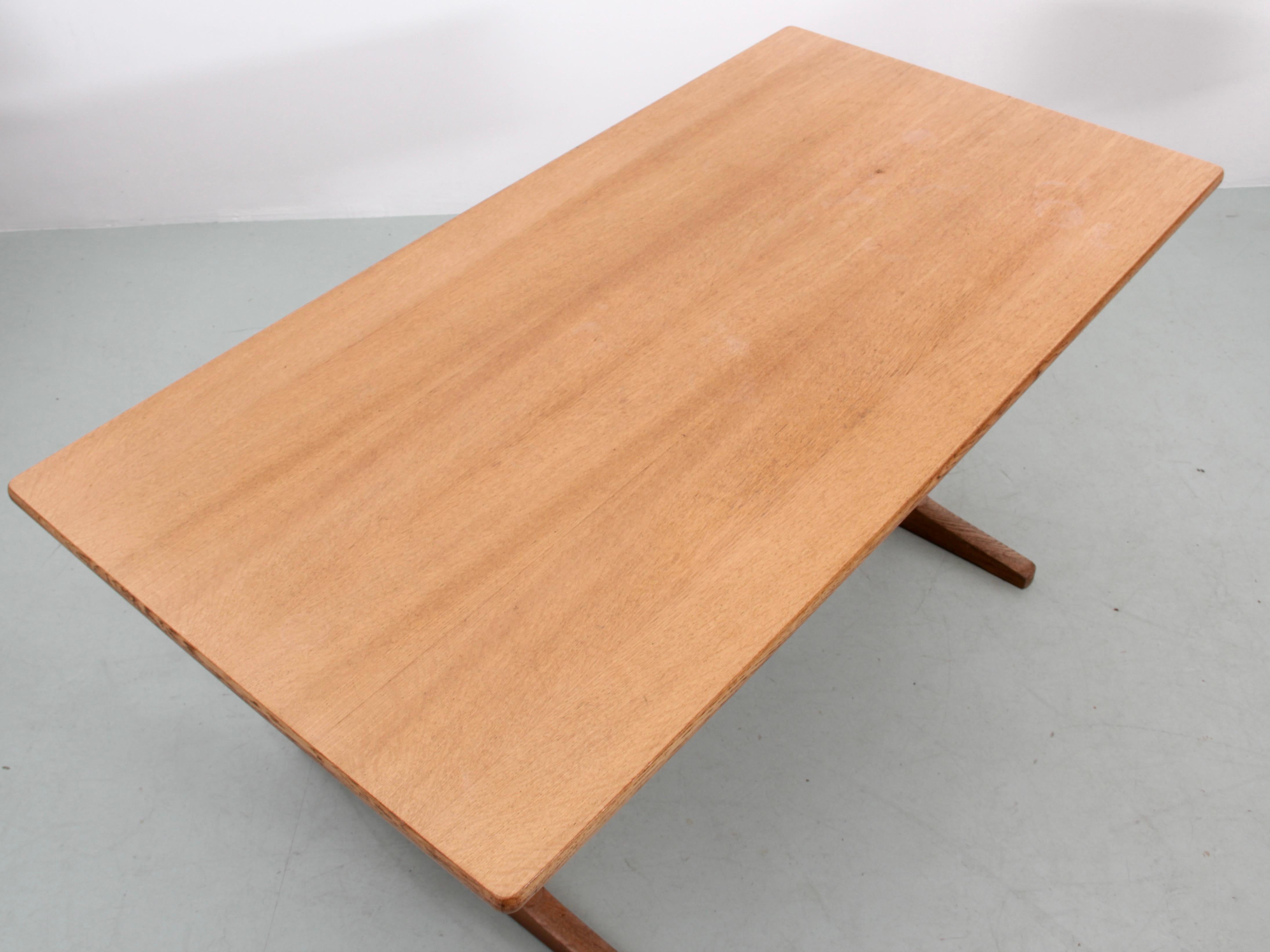 Scandinave moderne Table de salle à manger scandinave moderne en chêne modèle Shakers C18 par Borge Mogensen en vente