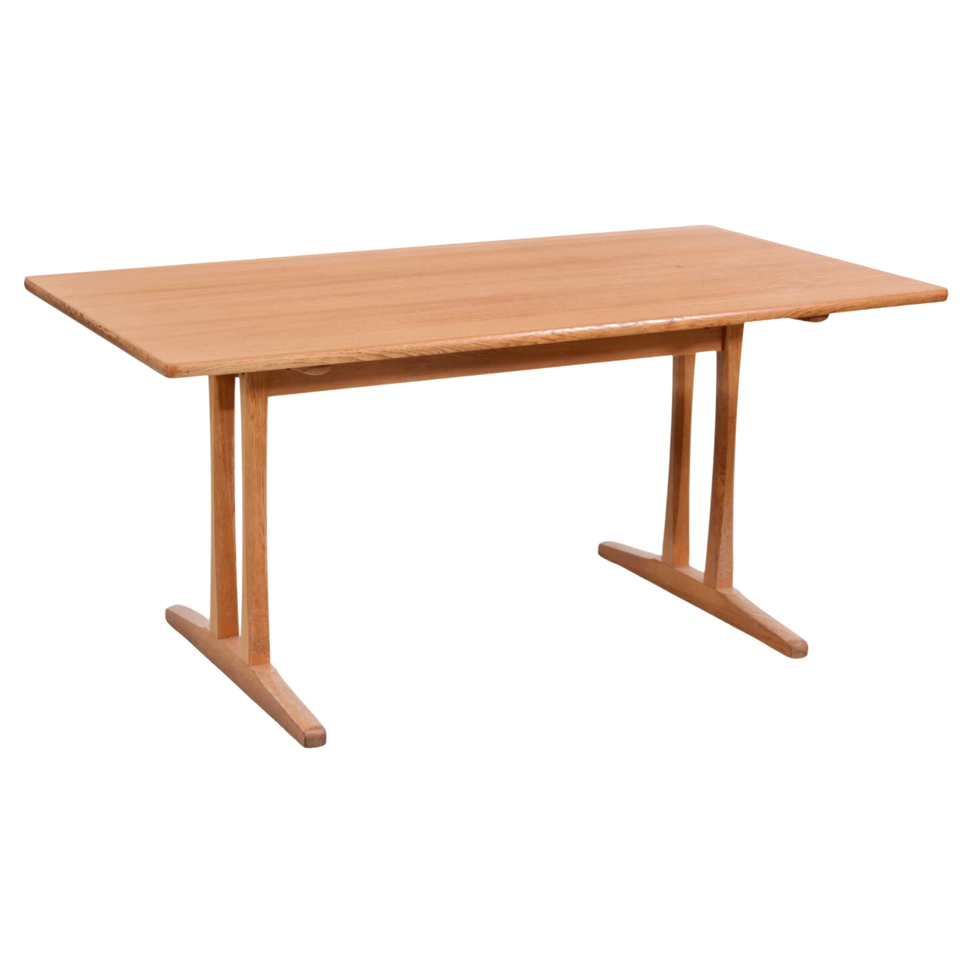 Mid modern Scandinavian oak dining table model Shaker C18 by Borge Mogensen For Sale