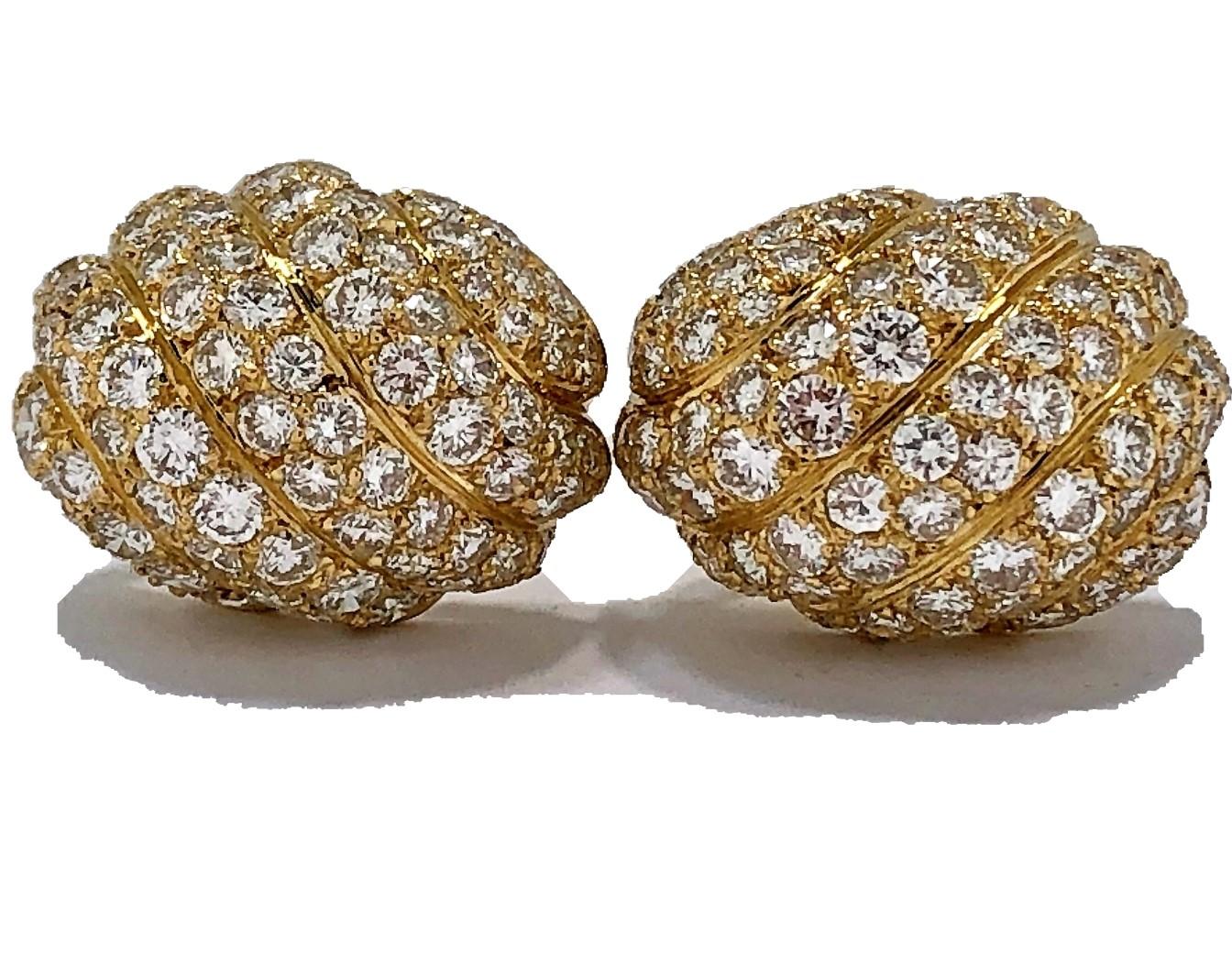 Mid Size French Gold and Diamond Clip on Dome Earrings in a Swirl Design In Good Condition In Palm Beach, FL